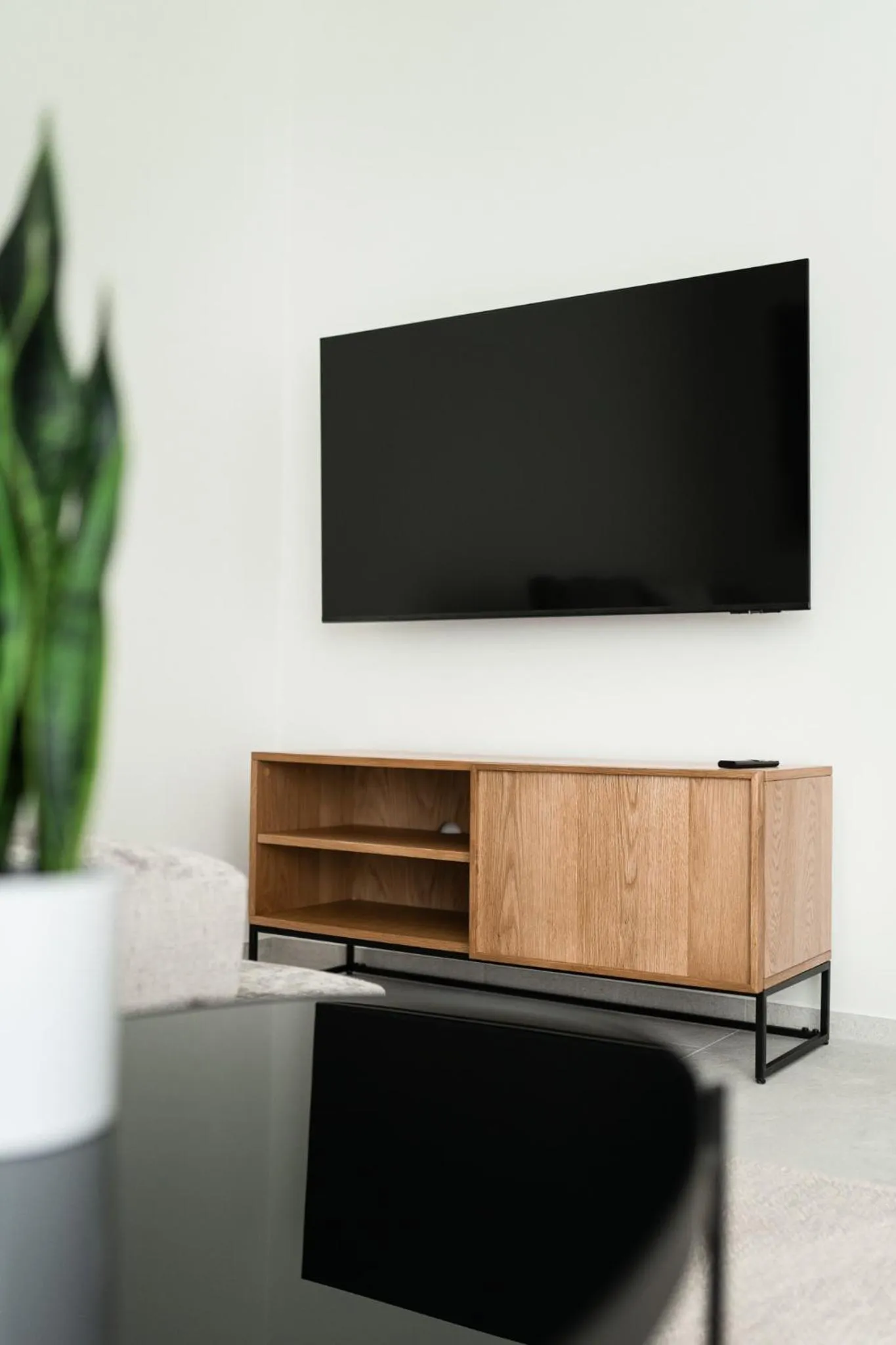 TV and multimedia in Toploft Serviced Apartments