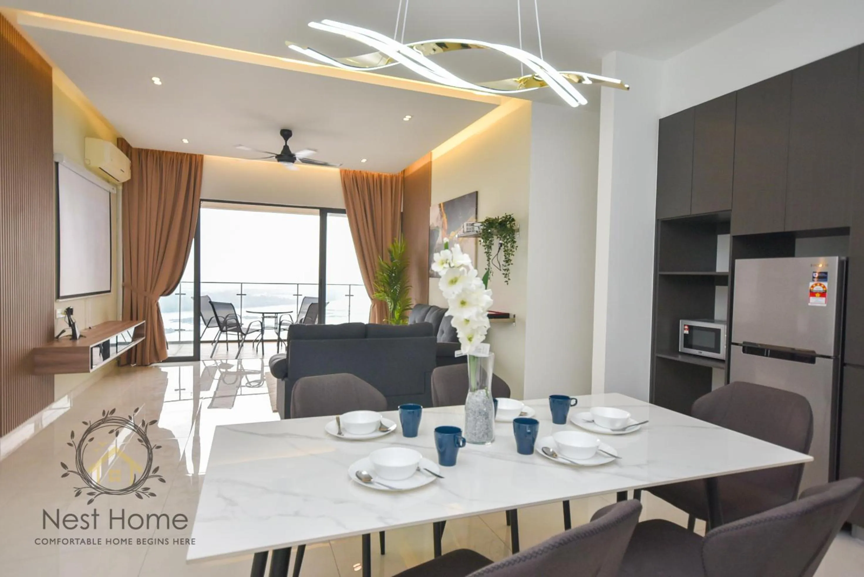 Dining area in Country Garden Seaview Suite by Nest Home at Danga Bay