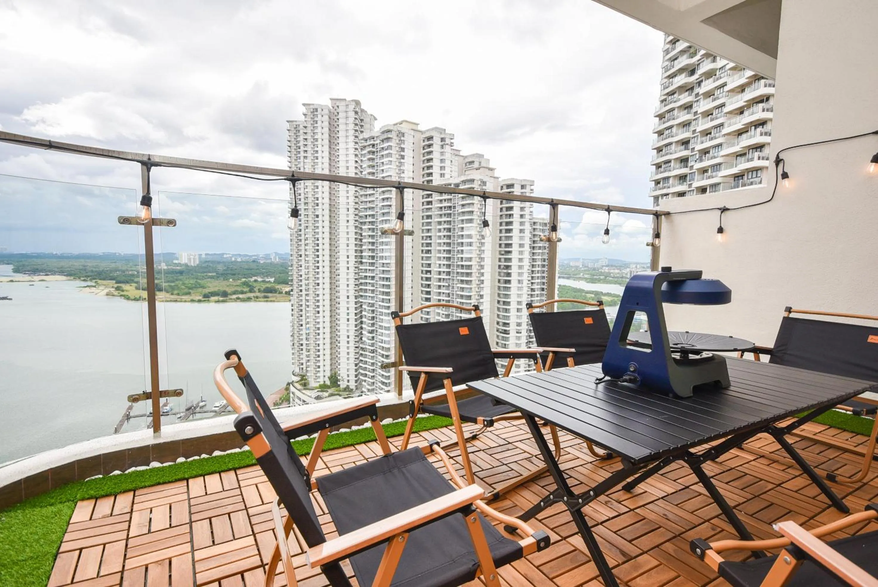 Country Garden Seaview Suite by Nest Home at Danga Bay