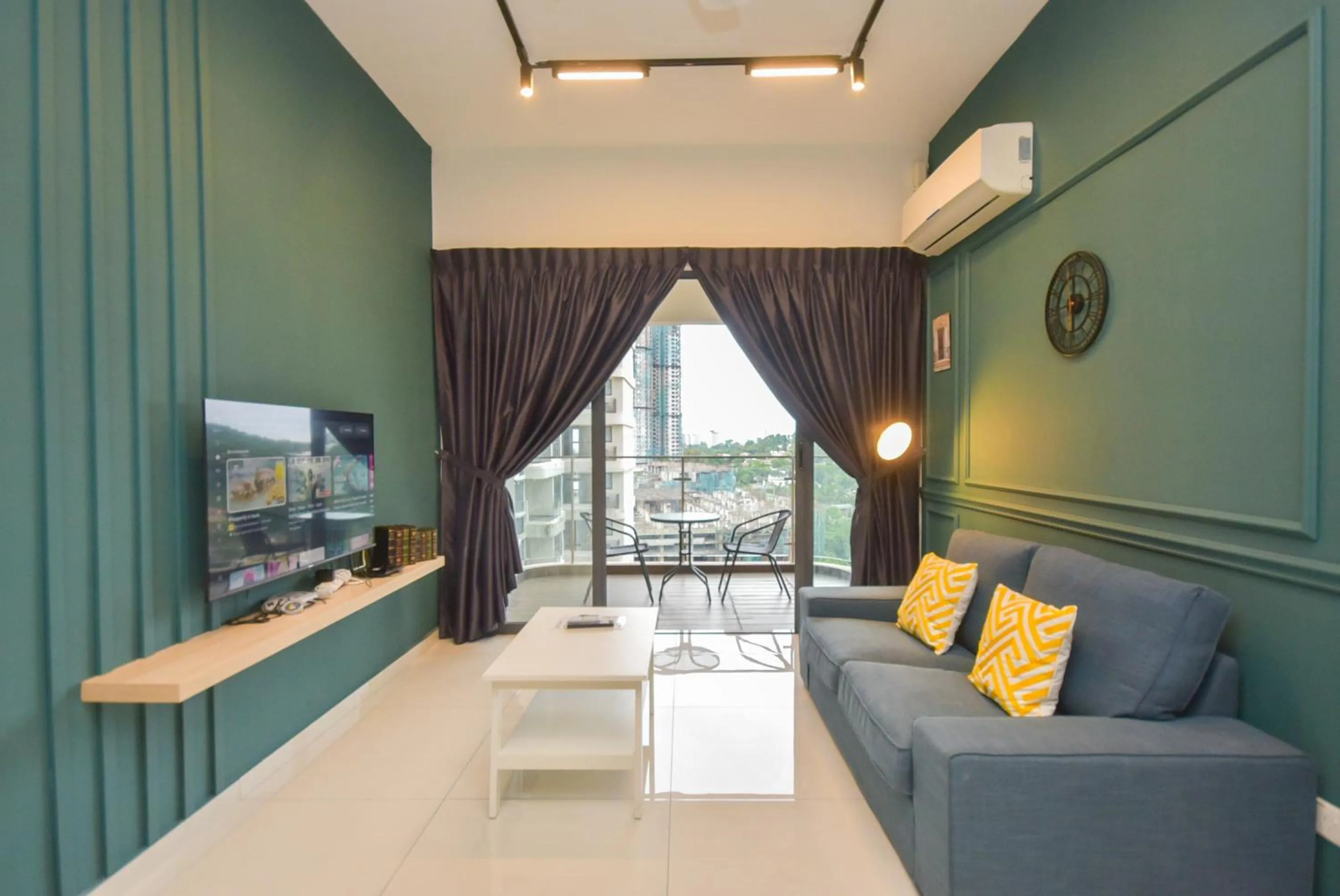 Living room in Country Garden Seaview Suite by Nest Home at Danga Bay