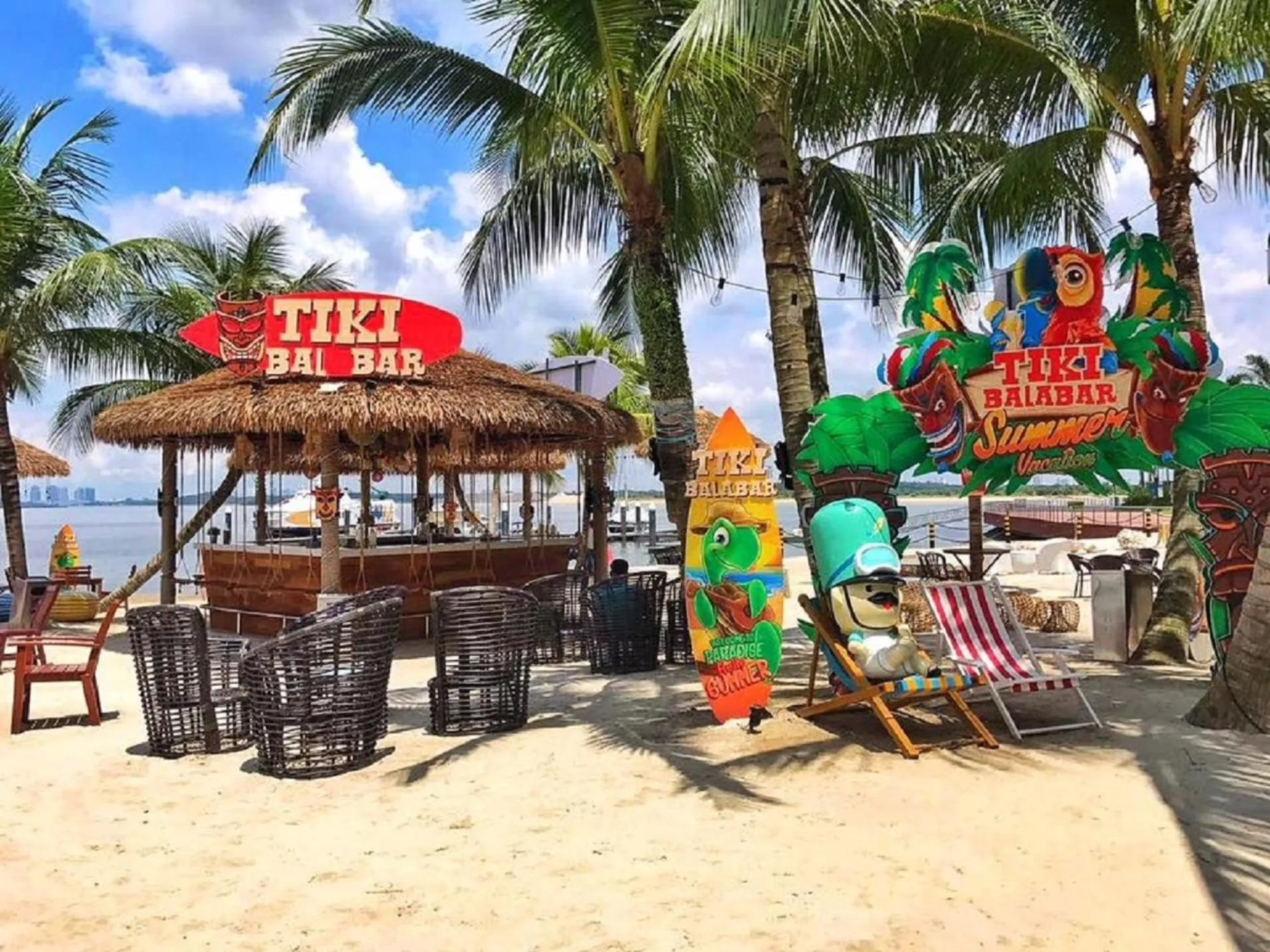 Restaurant/places to eat in Country Garden Seaview Suite by Nest Home at Danga Bay