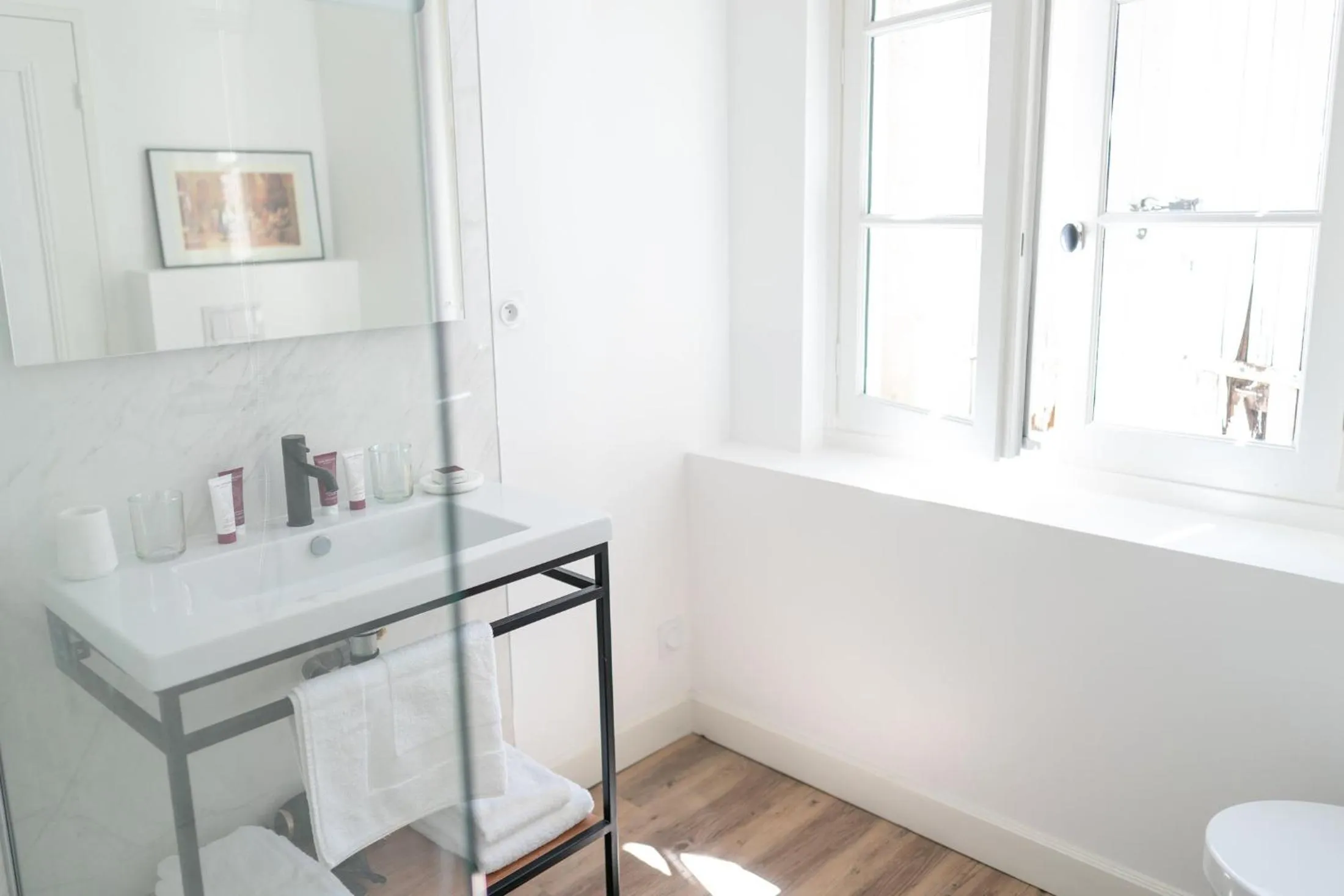 Bathroom in Pavillon des Millésimes, Piscine & SPA