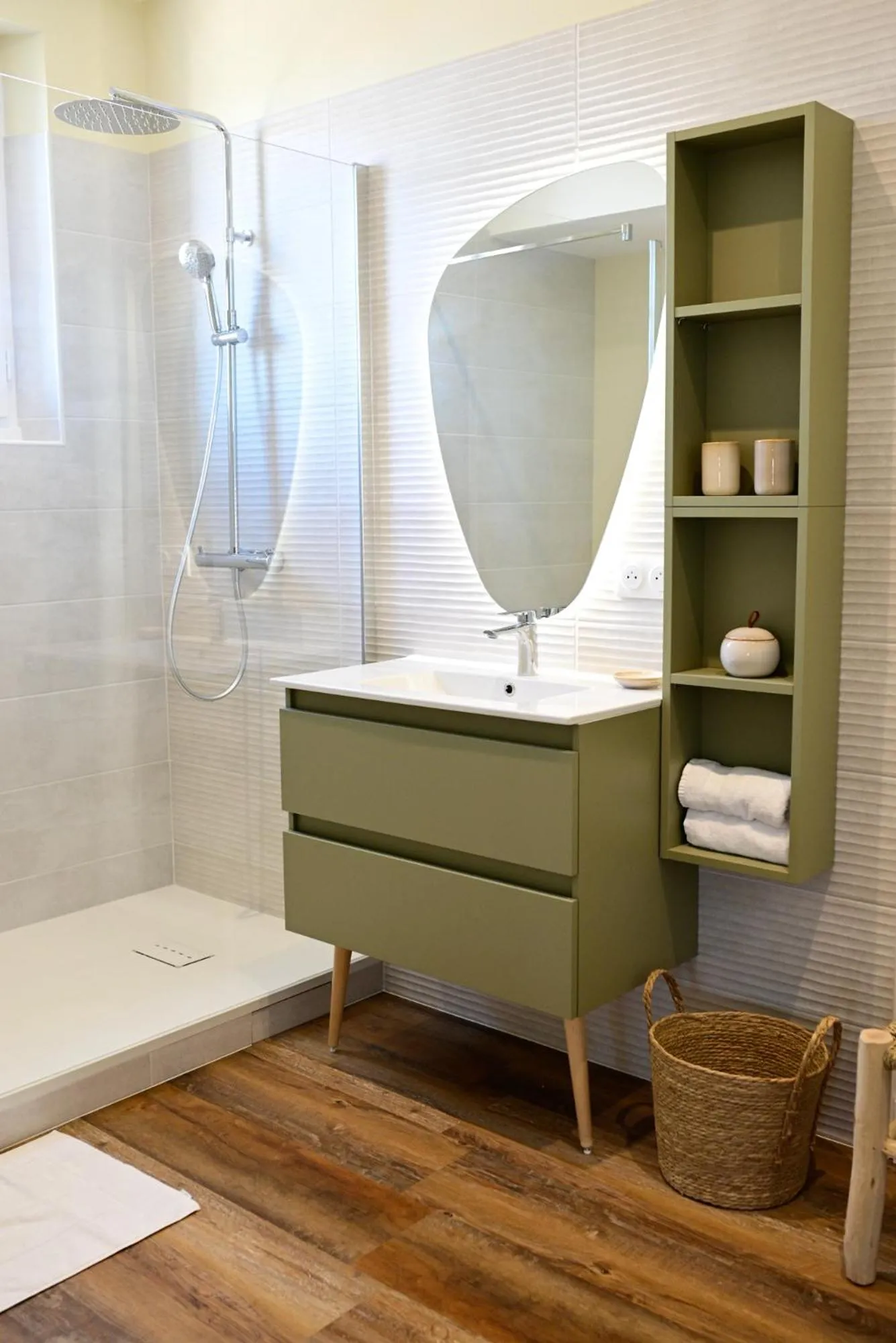 Bathroom in Pavillon des Millésimes, Piscine & SPA