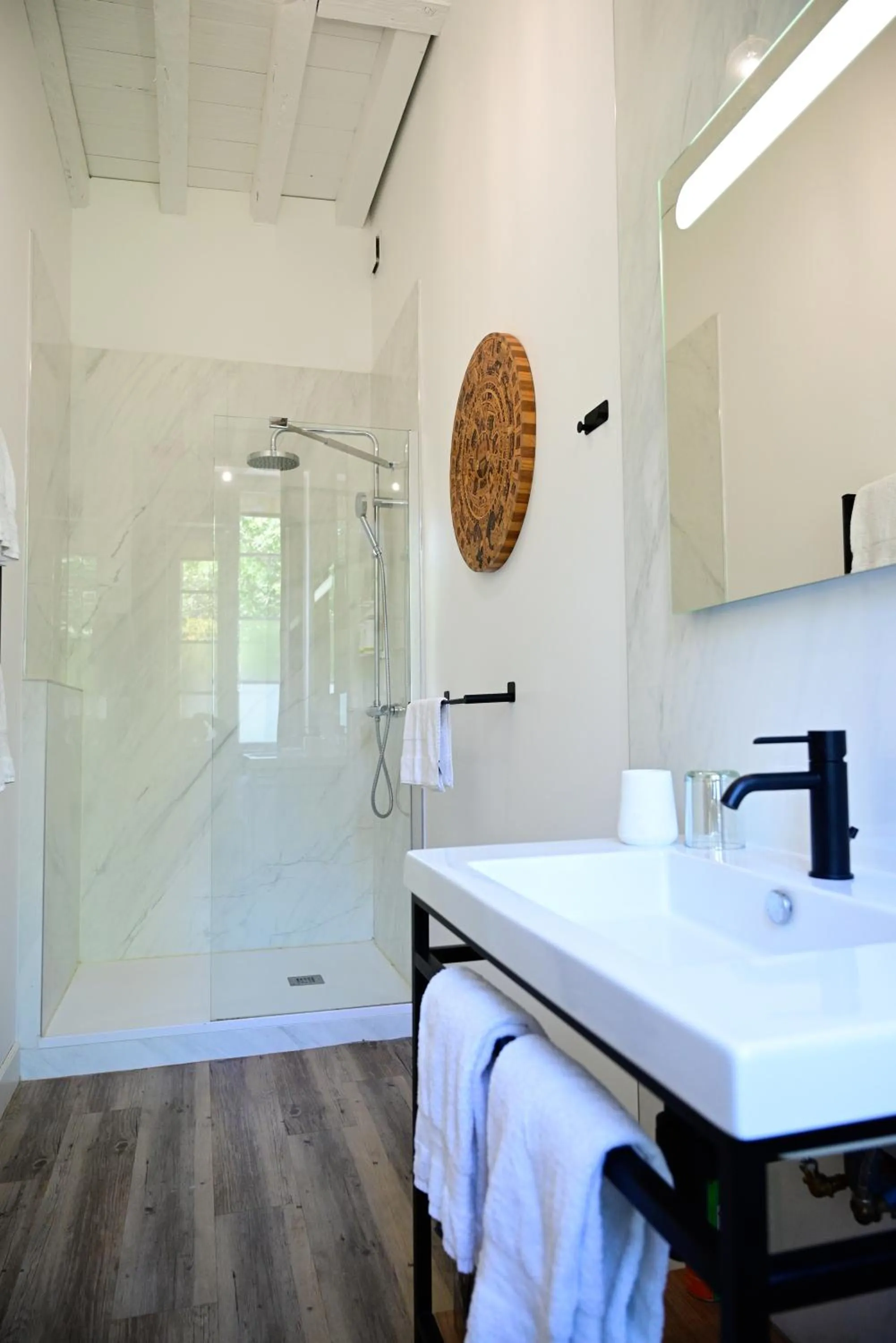 Bathroom in Pavillon des Millésimes, Piscine & SPA