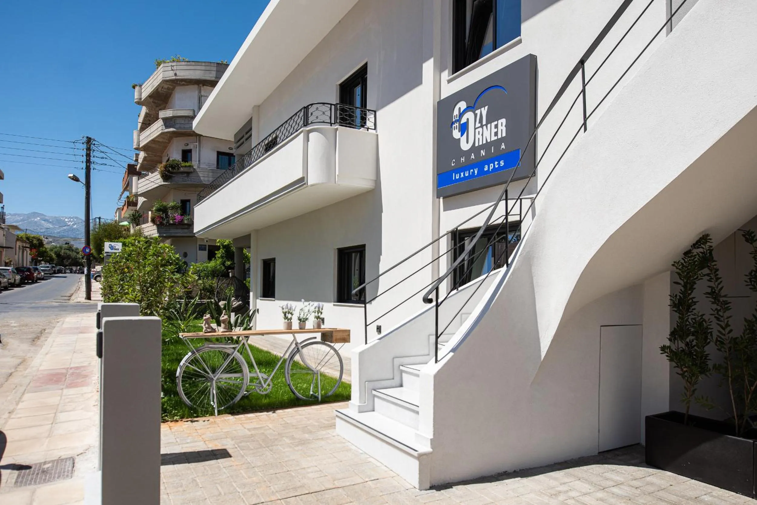 Facade/entrance in Cozy Corner Luxury Apartments