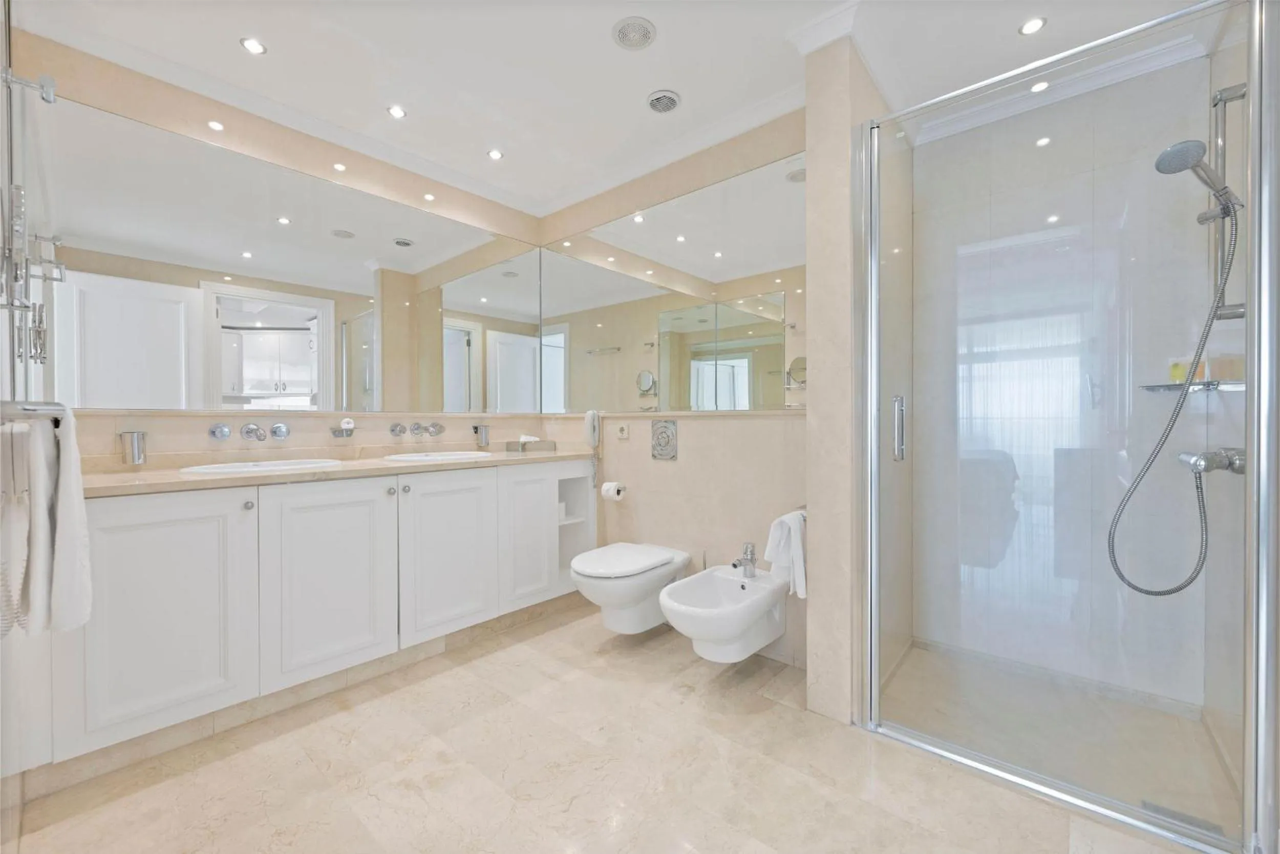 Bathroom in Anfi del Mar 1