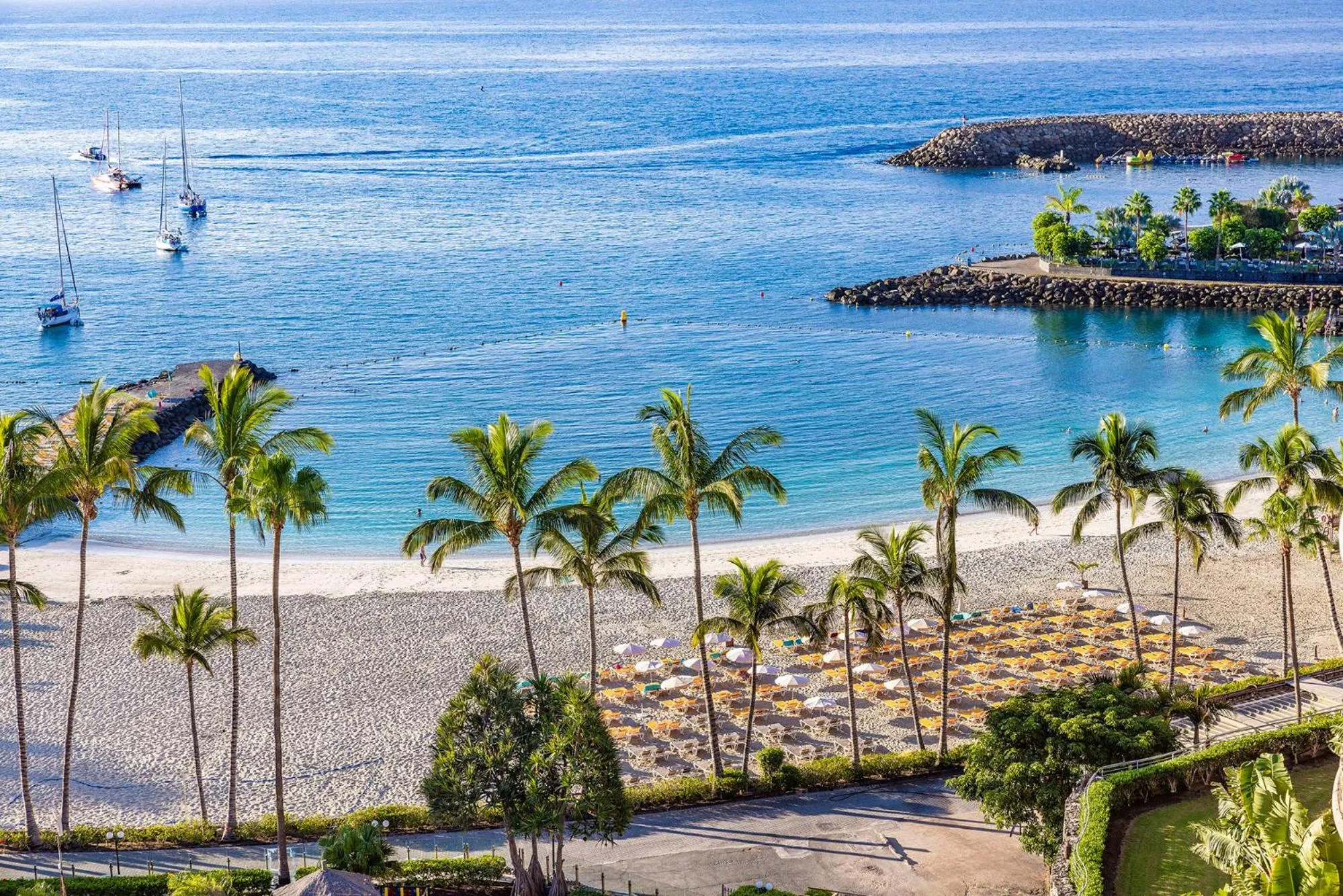 Beach in Anfi del Mar 1