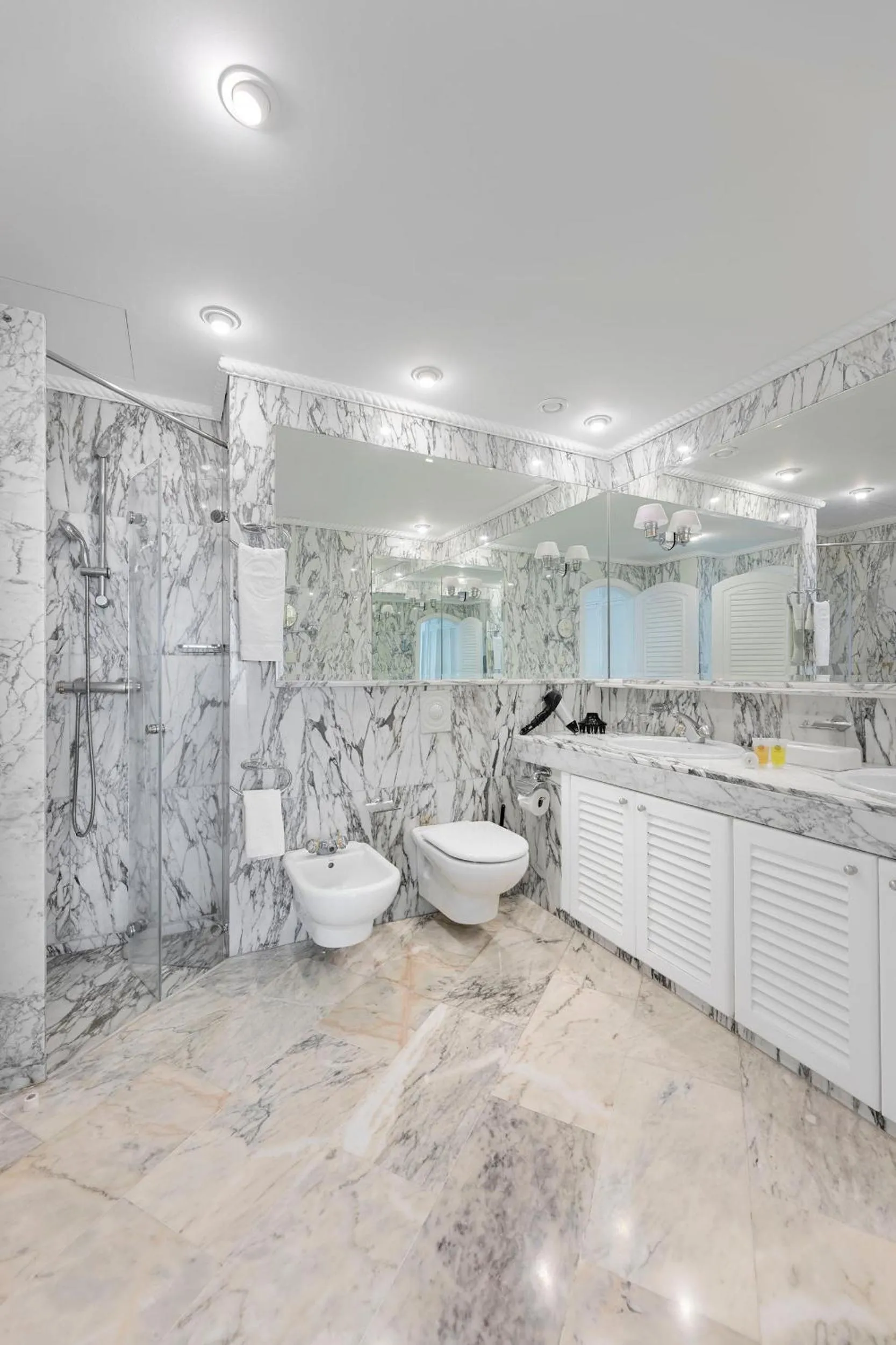 Bathroom in Anfi del Mar 2