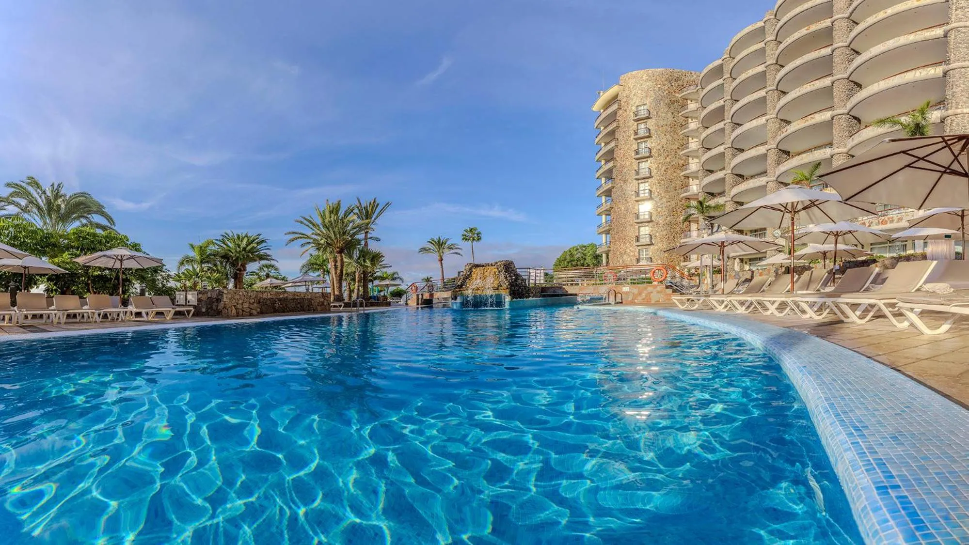 Swimming pool in Anfi del Mar 2