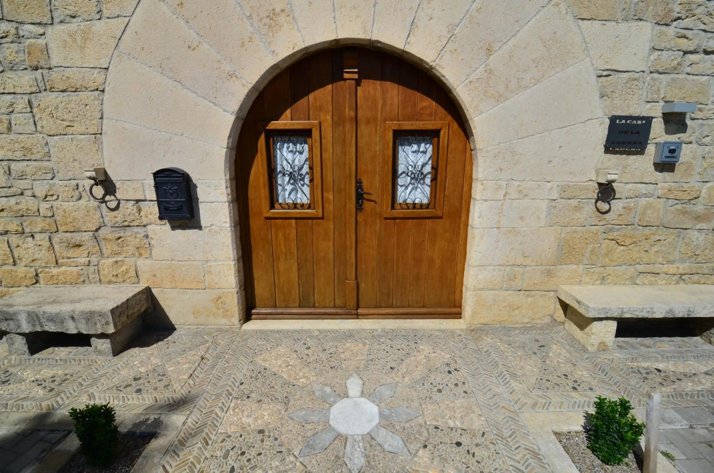 Facade/entrance in Casa de la Cadena