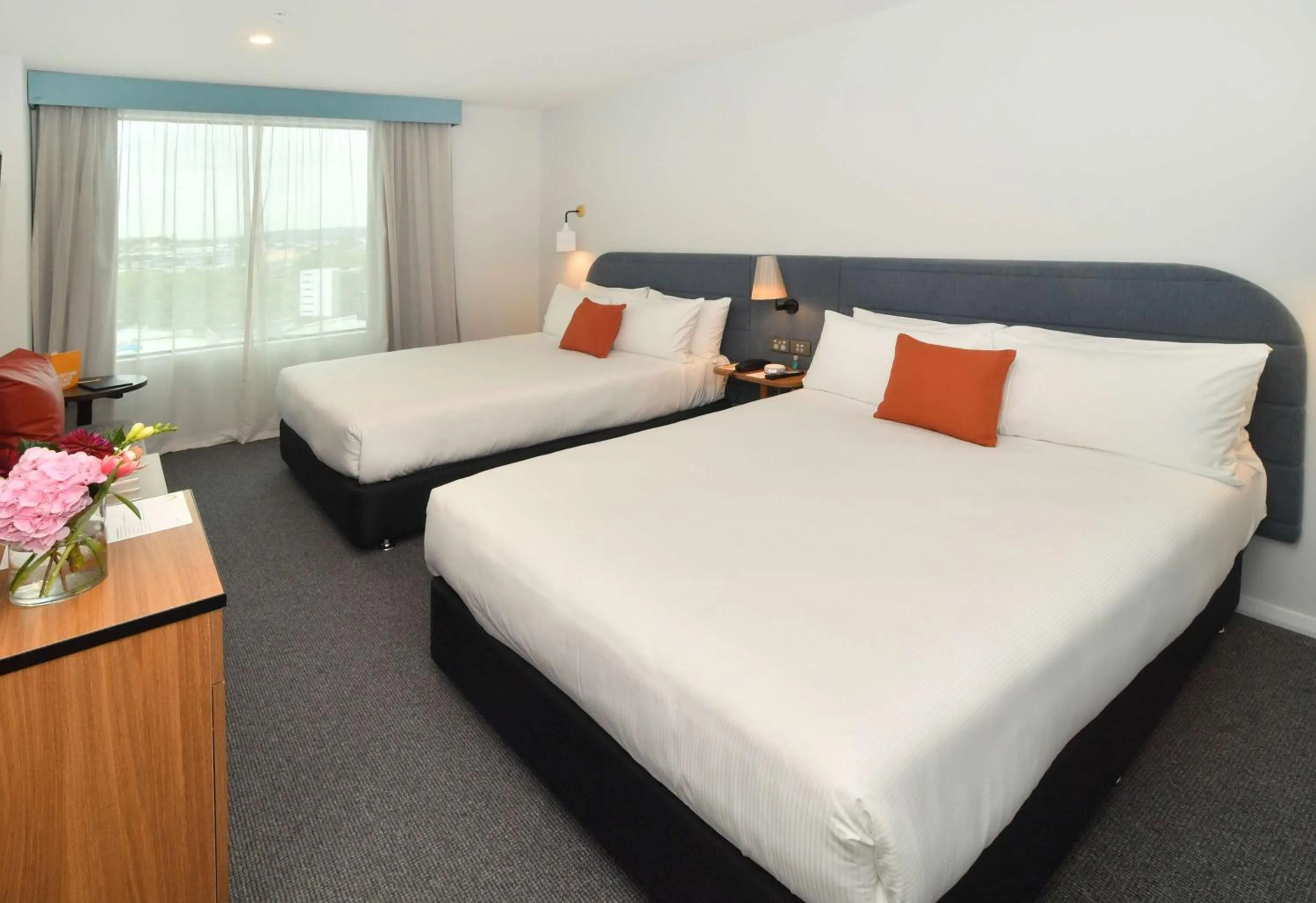 Deluxe Harbor View Twin in Sudima Auckland City