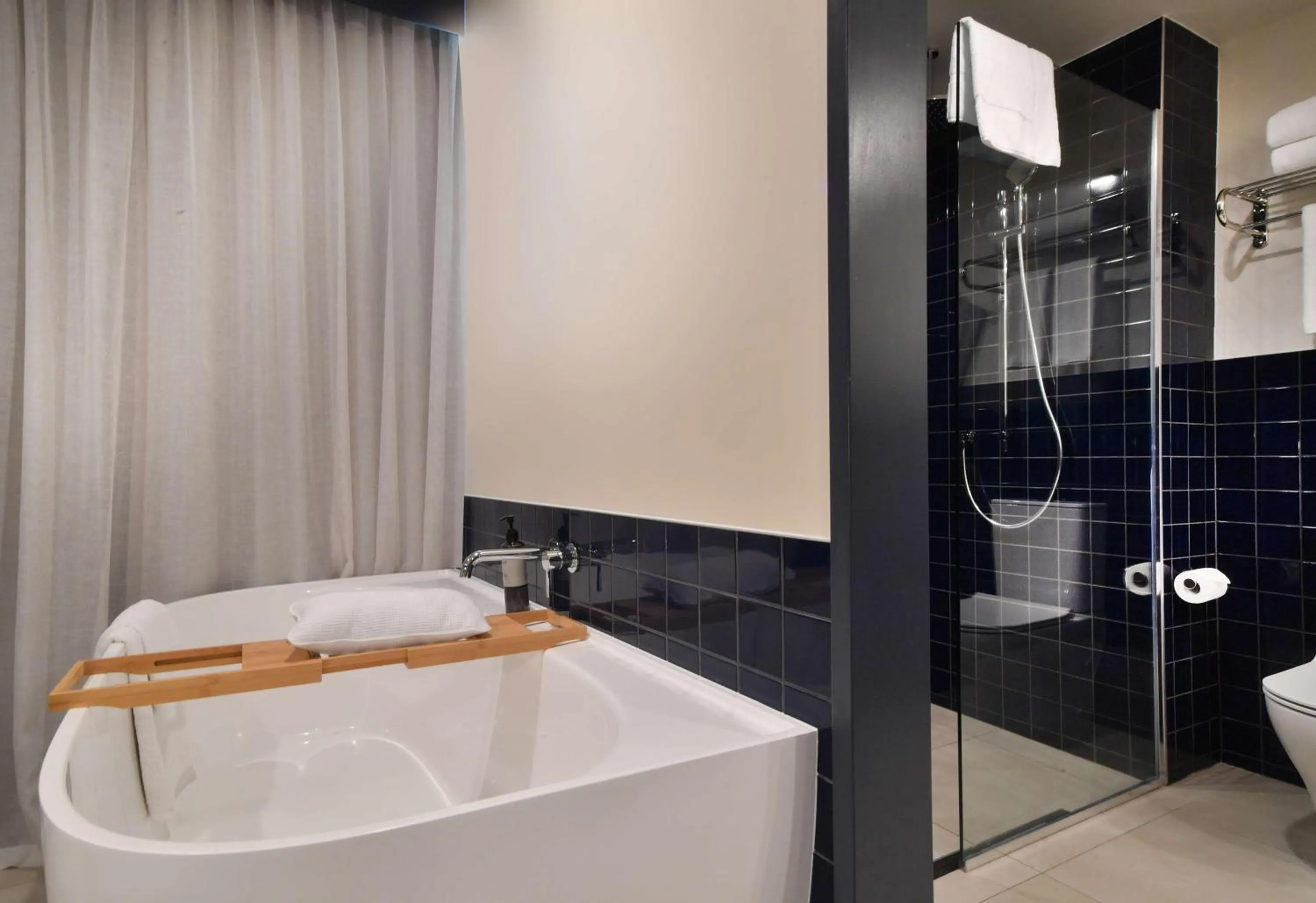 Bathroom in Sudima Auckland City