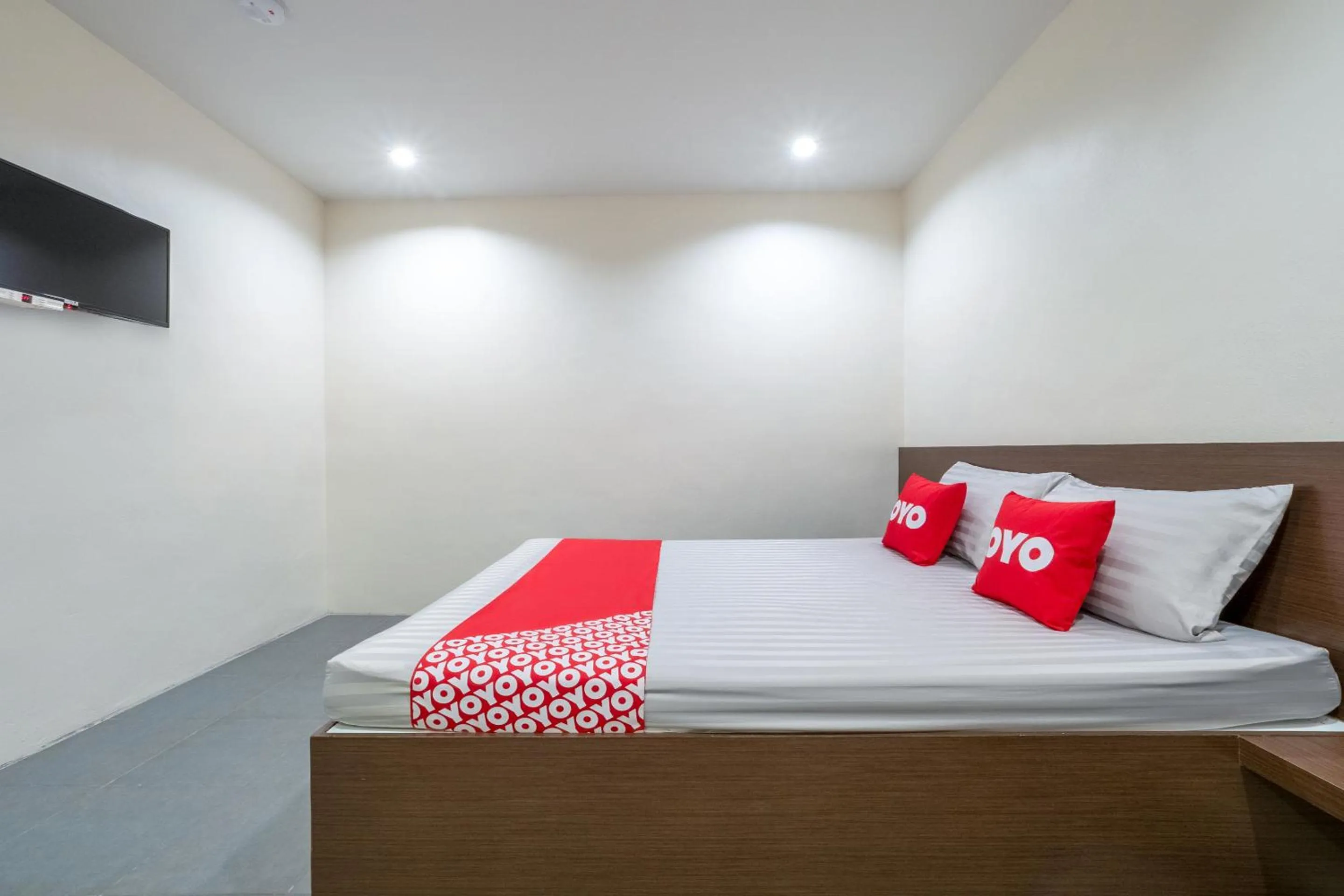 Bedroom in OYO 939 69 Resort