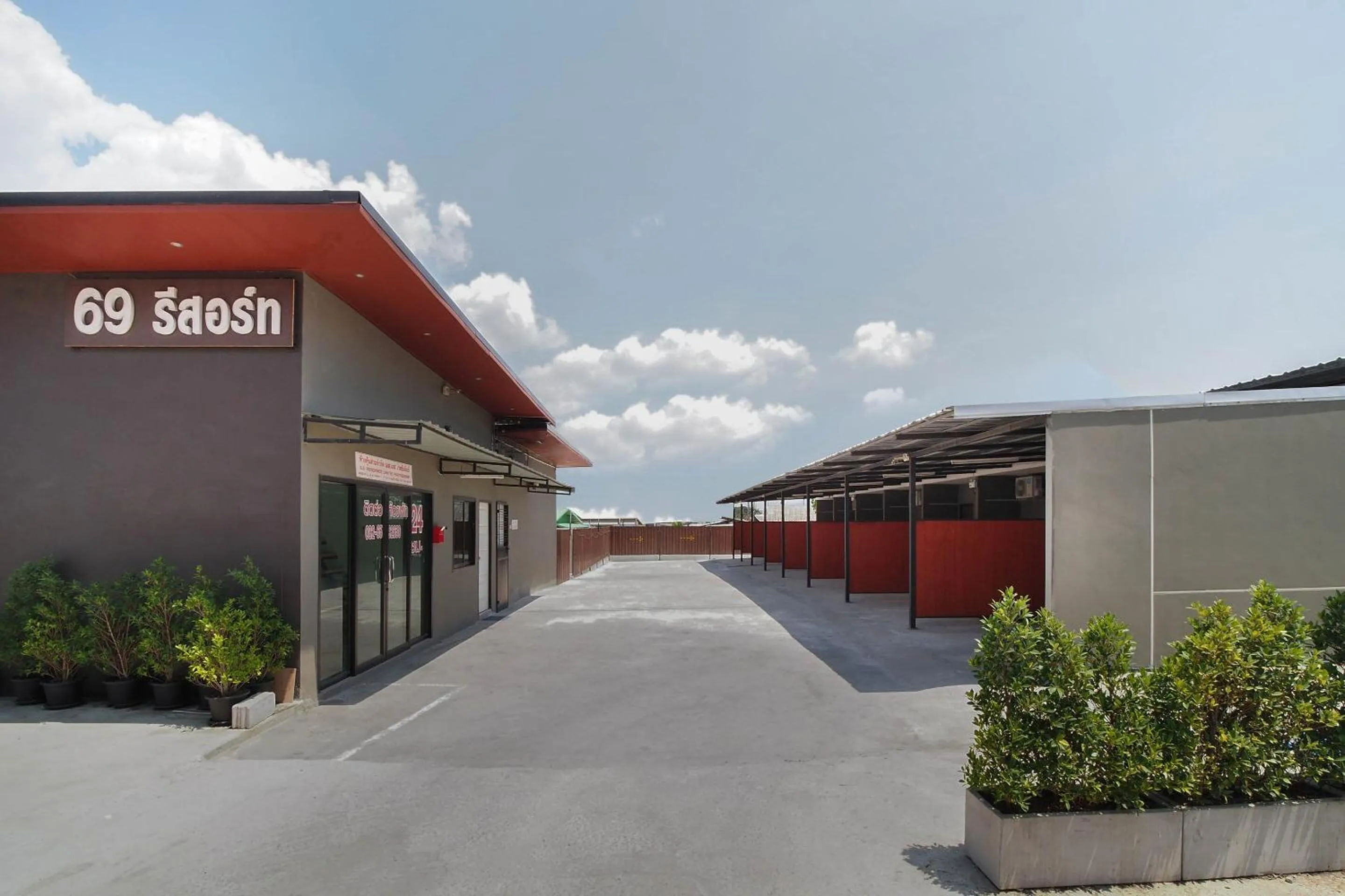 Facade/entrance, Property Building in OYO 939 69 Resort