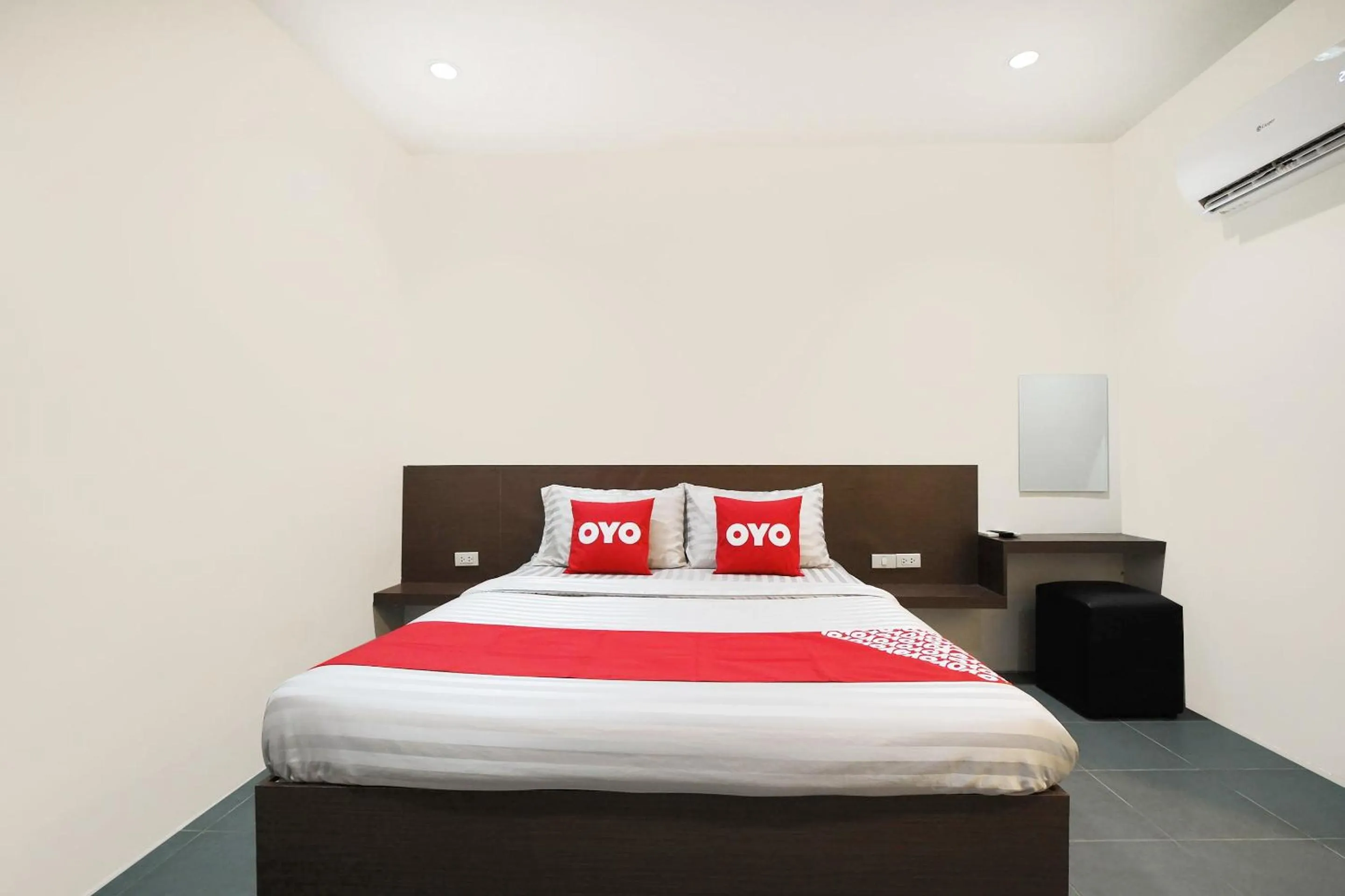 Bedroom in OYO 939 69 Resort