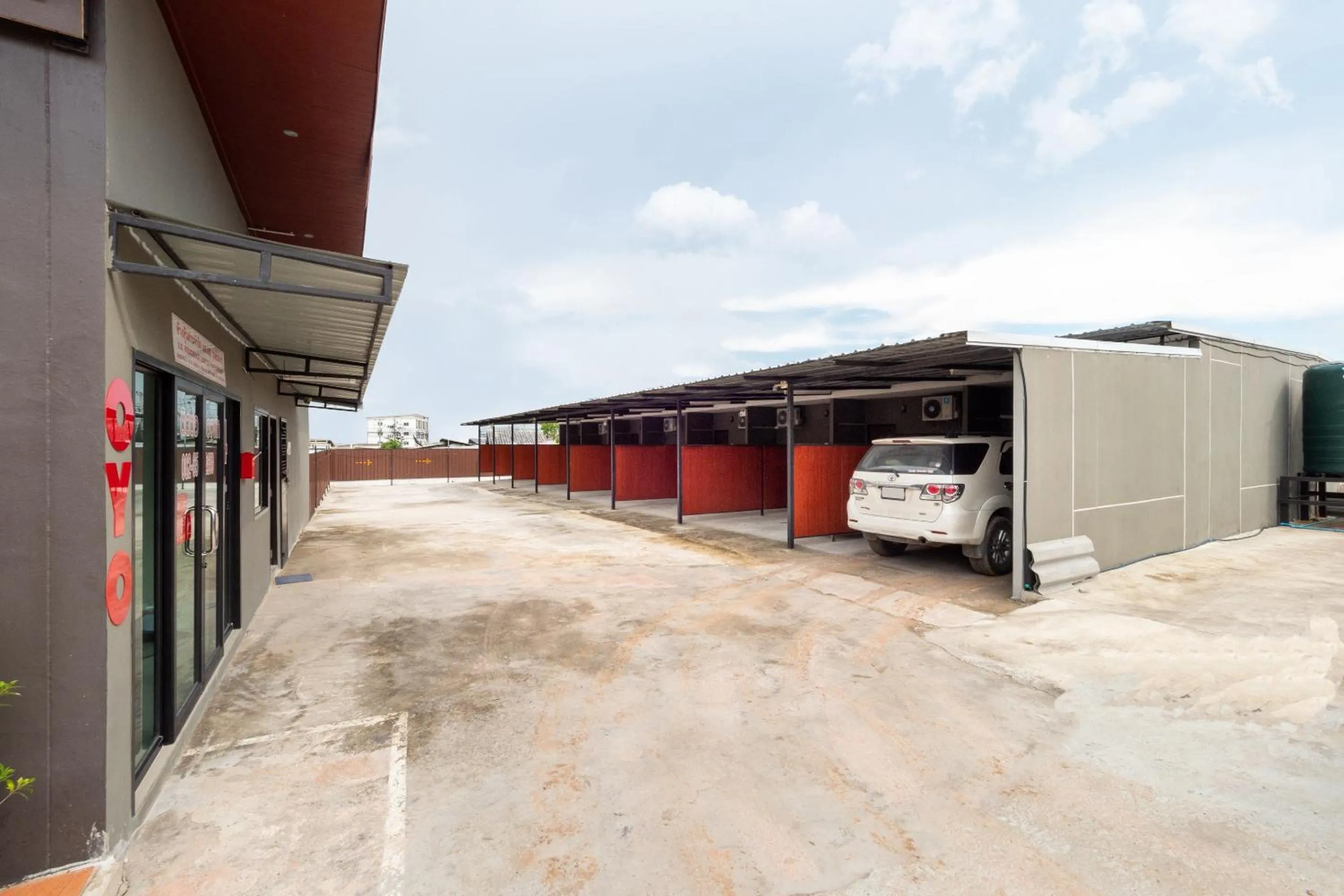 Facade/entrance, Property Building in OYO 939 69 Resort