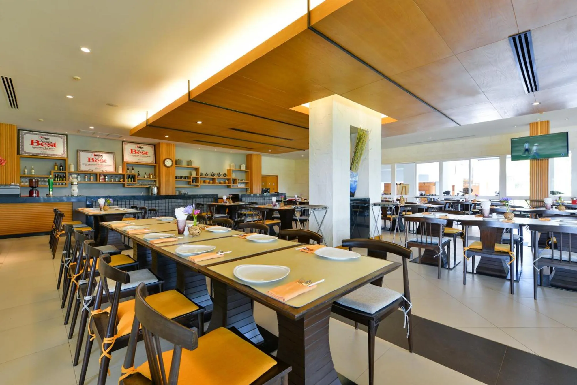 Restaurant/places to eat in Sappaya Hotel By Lotus Valley Golf Resort