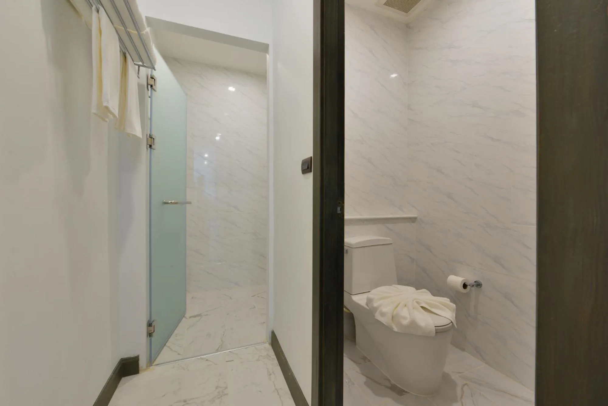 Bathroom in Sappaya Hotel By Lotus Valley Golf Resort