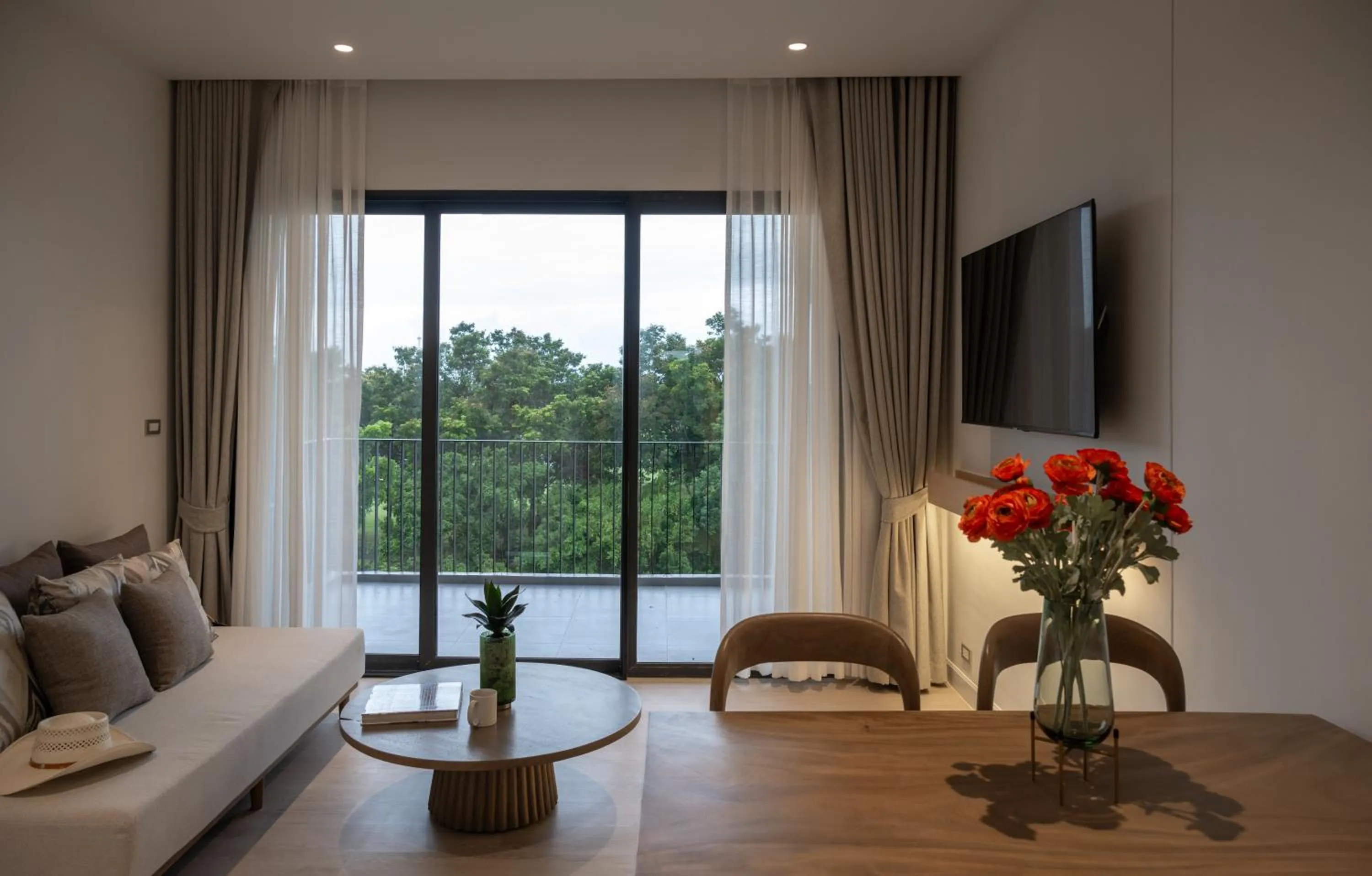 TV and multimedia in Sappaya Hotel By Lotus Valley Golf Resort