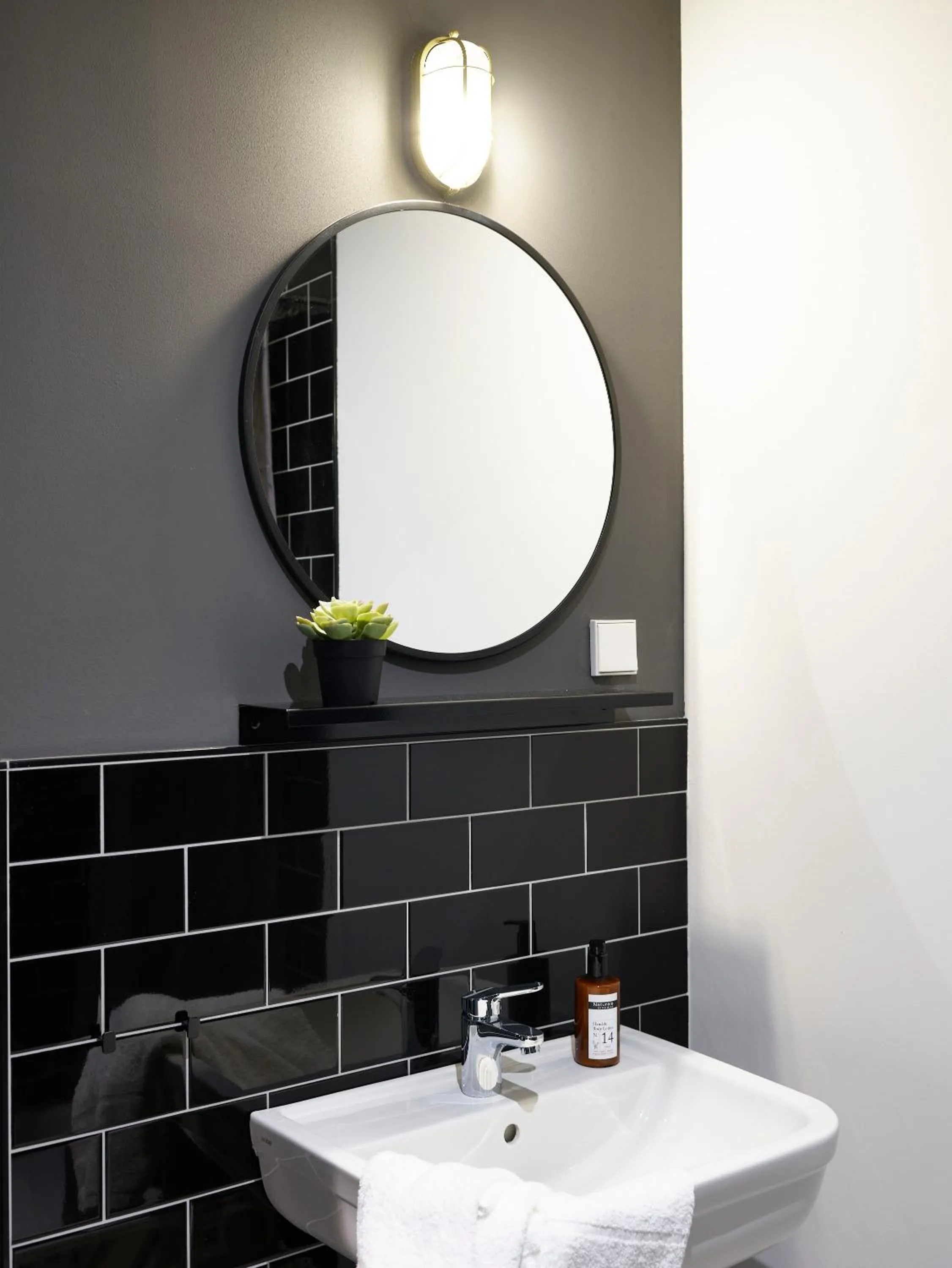 Bathroom in PHNX Aparthotel Hamburg