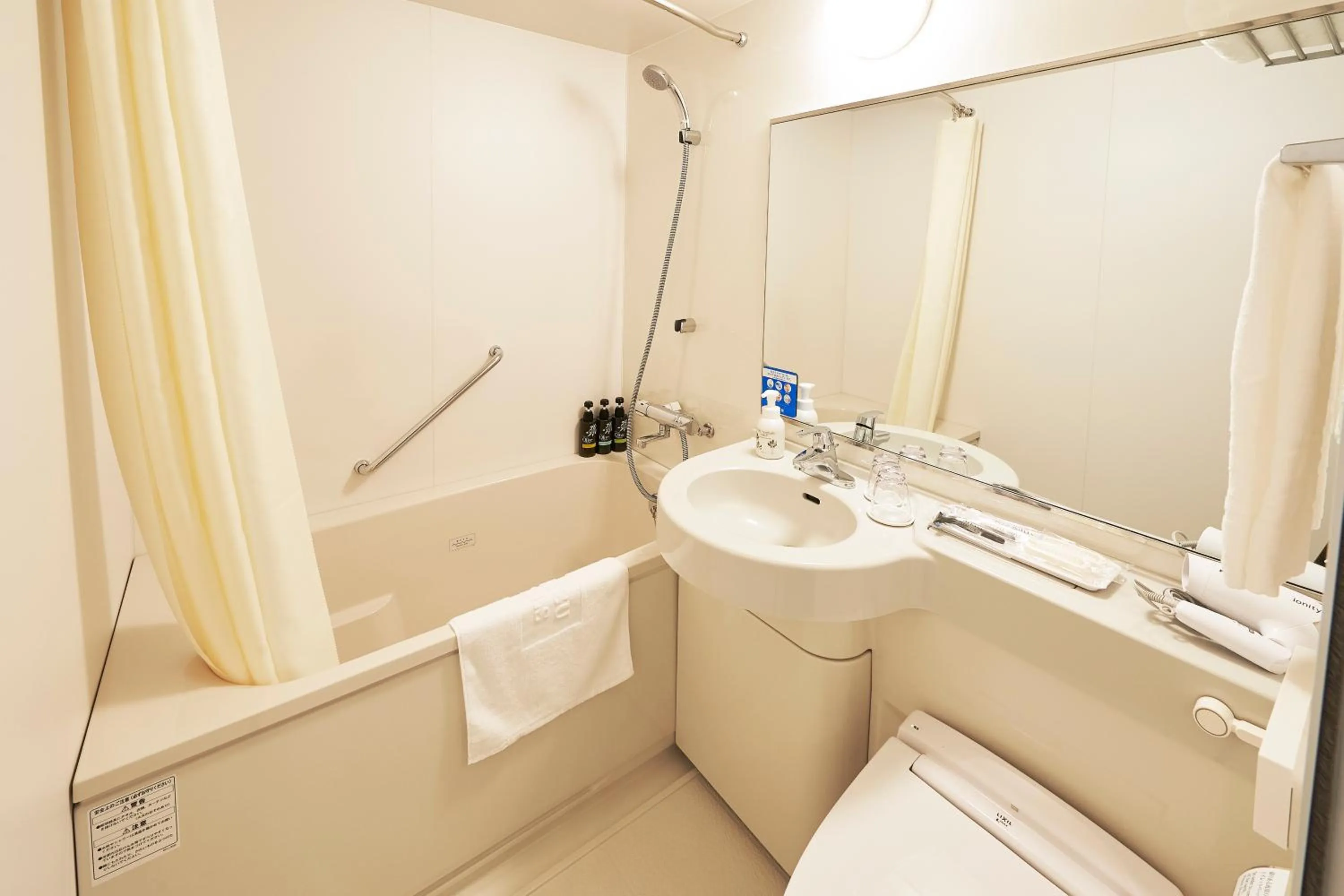 Toilet in Sotetsu Fresa Inn Yokohama Higashiguchi