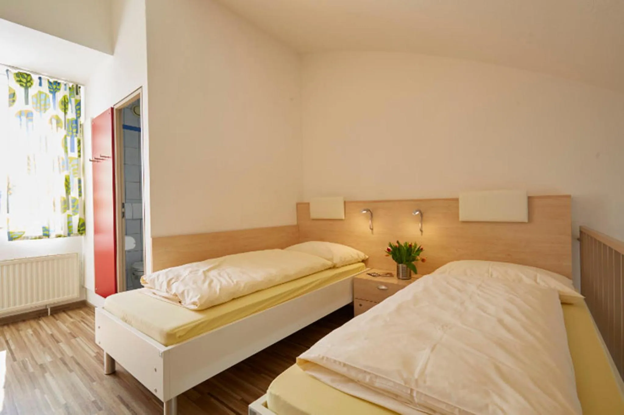 Bed in Gästehaus des GOETHE-Institut Freiburg