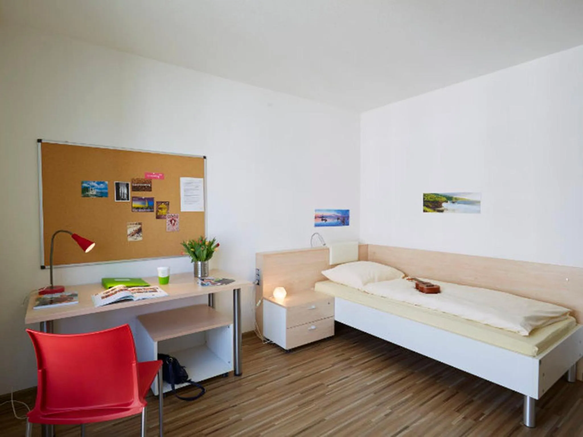 Living room, Bed in Gästehaus des GOETHE-Institut Freiburg