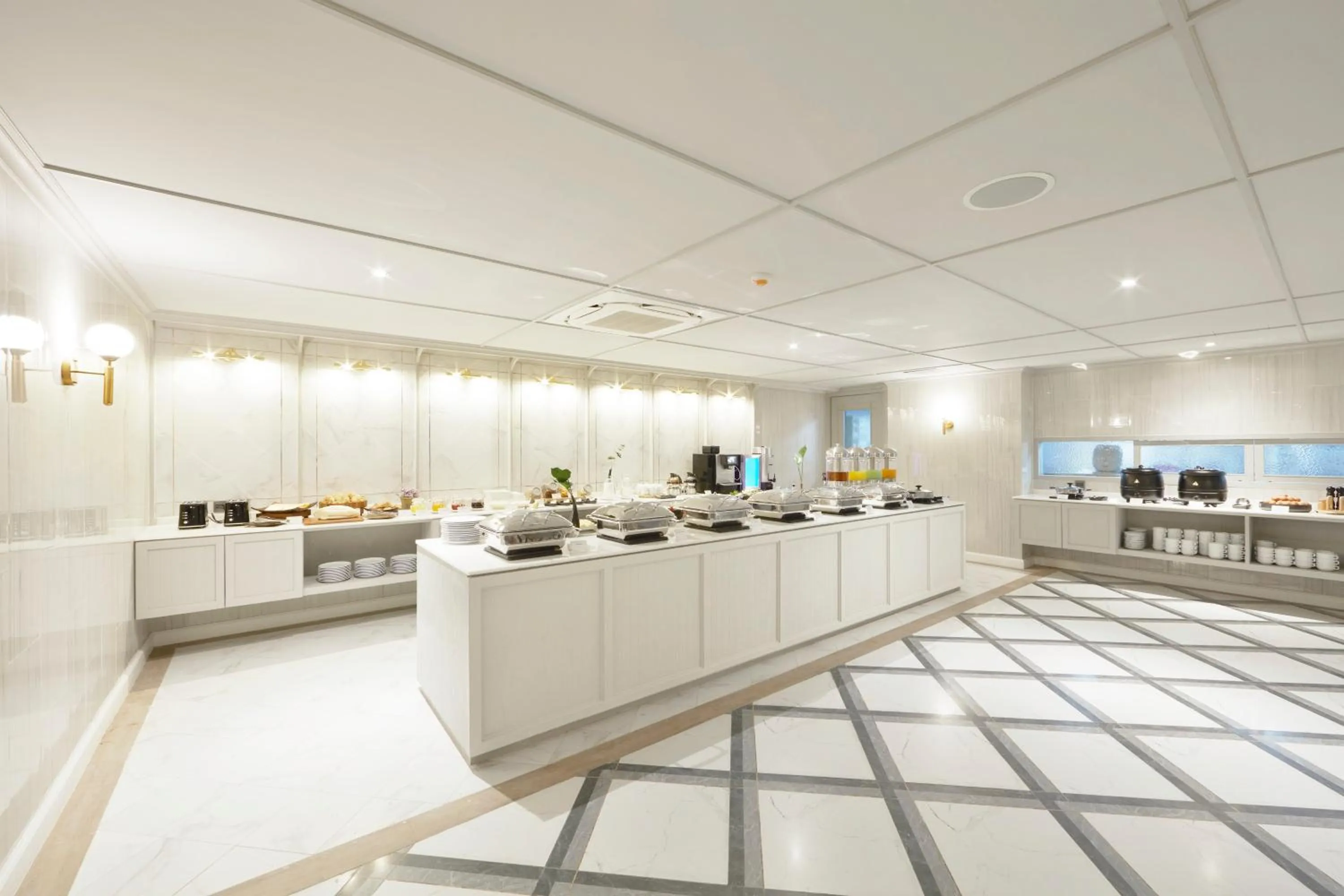 Buffet breakfast in The Quarter Ploenchit by UHG