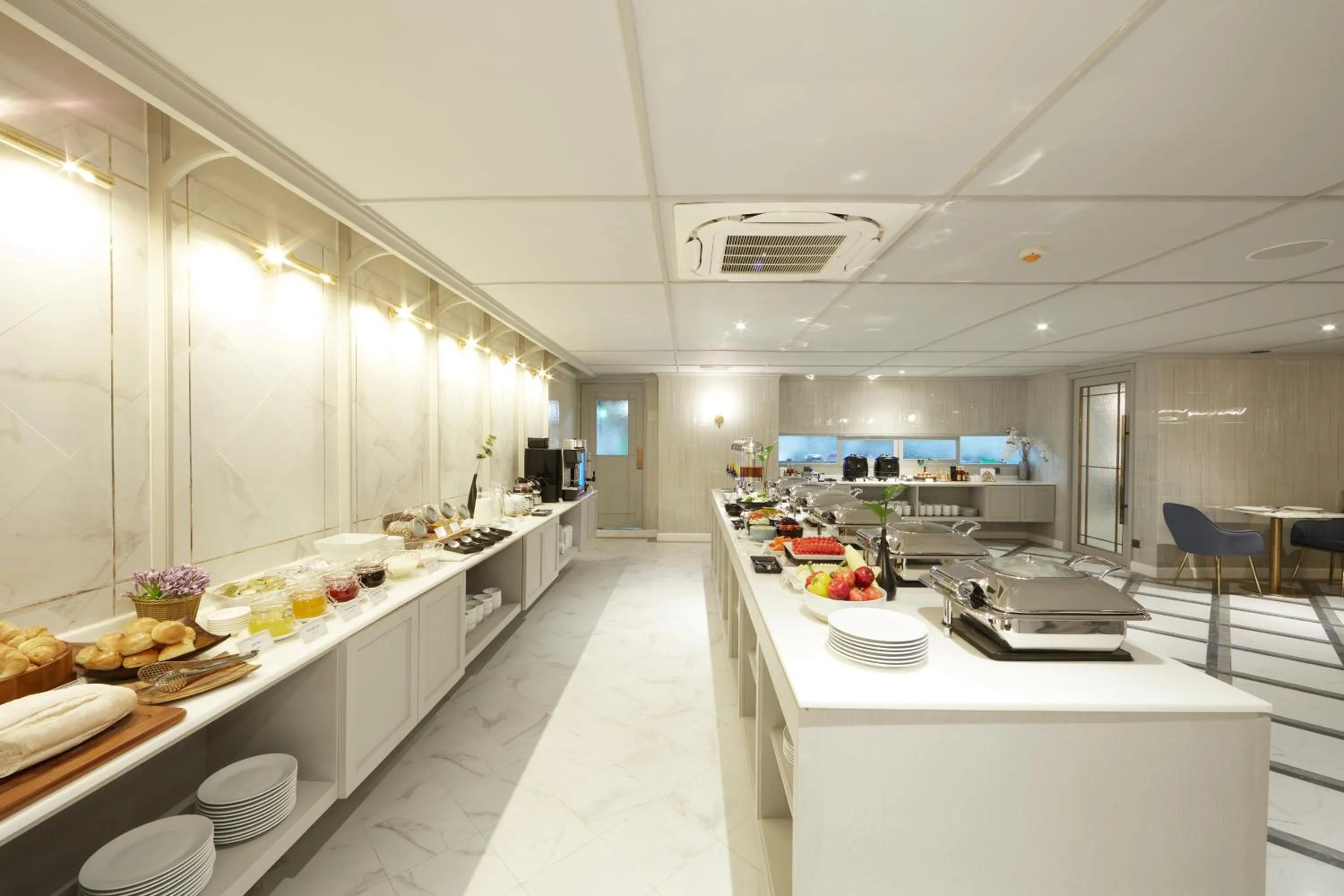 Restaurant/places to eat in The Quarter Ploenchit by UHG