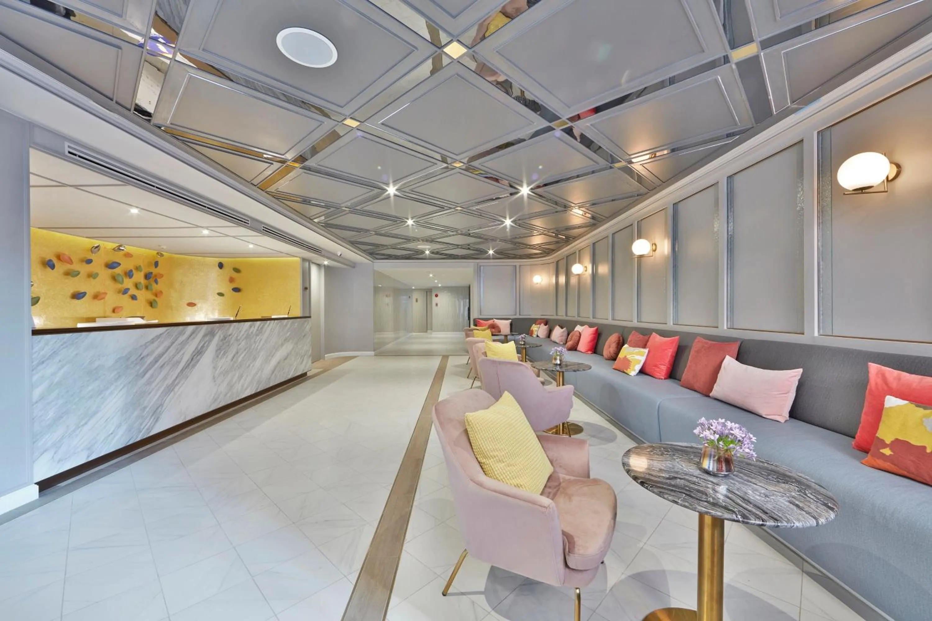 Lobby or reception in The Quarter Ploenchit by UHG