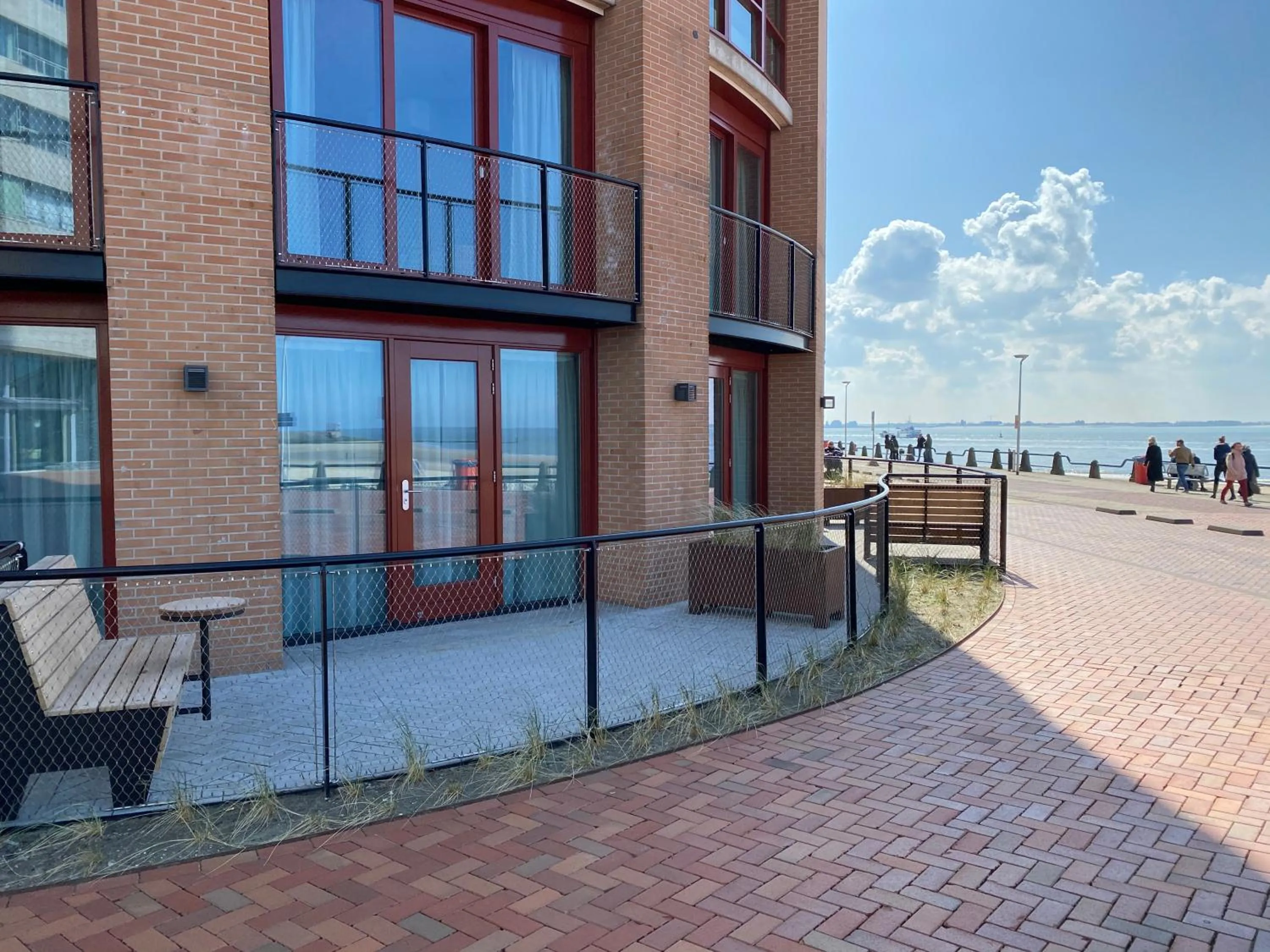 Property building in Suites Boulevard 17