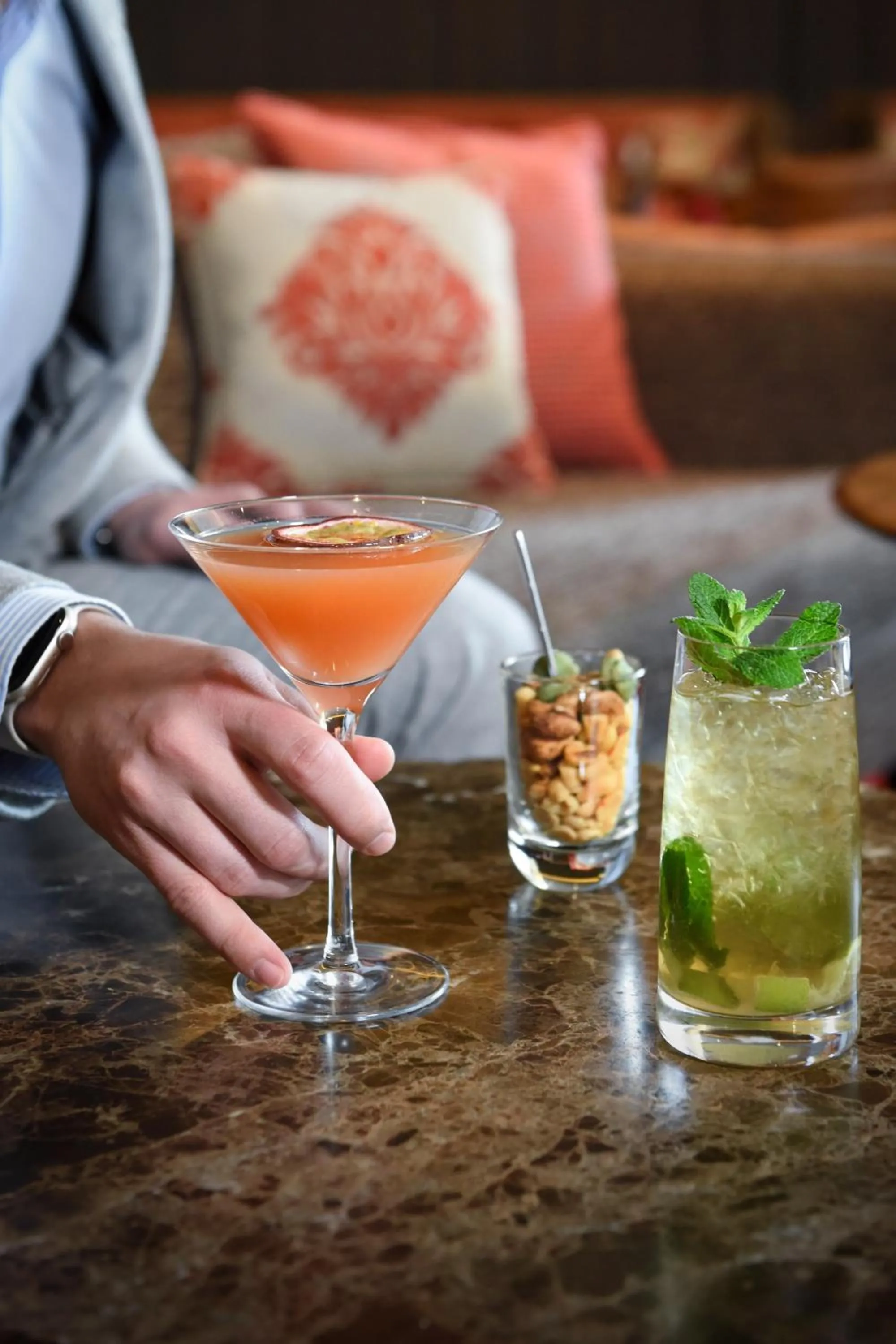 Lounge or bar in AlpenGold Hotel Davos