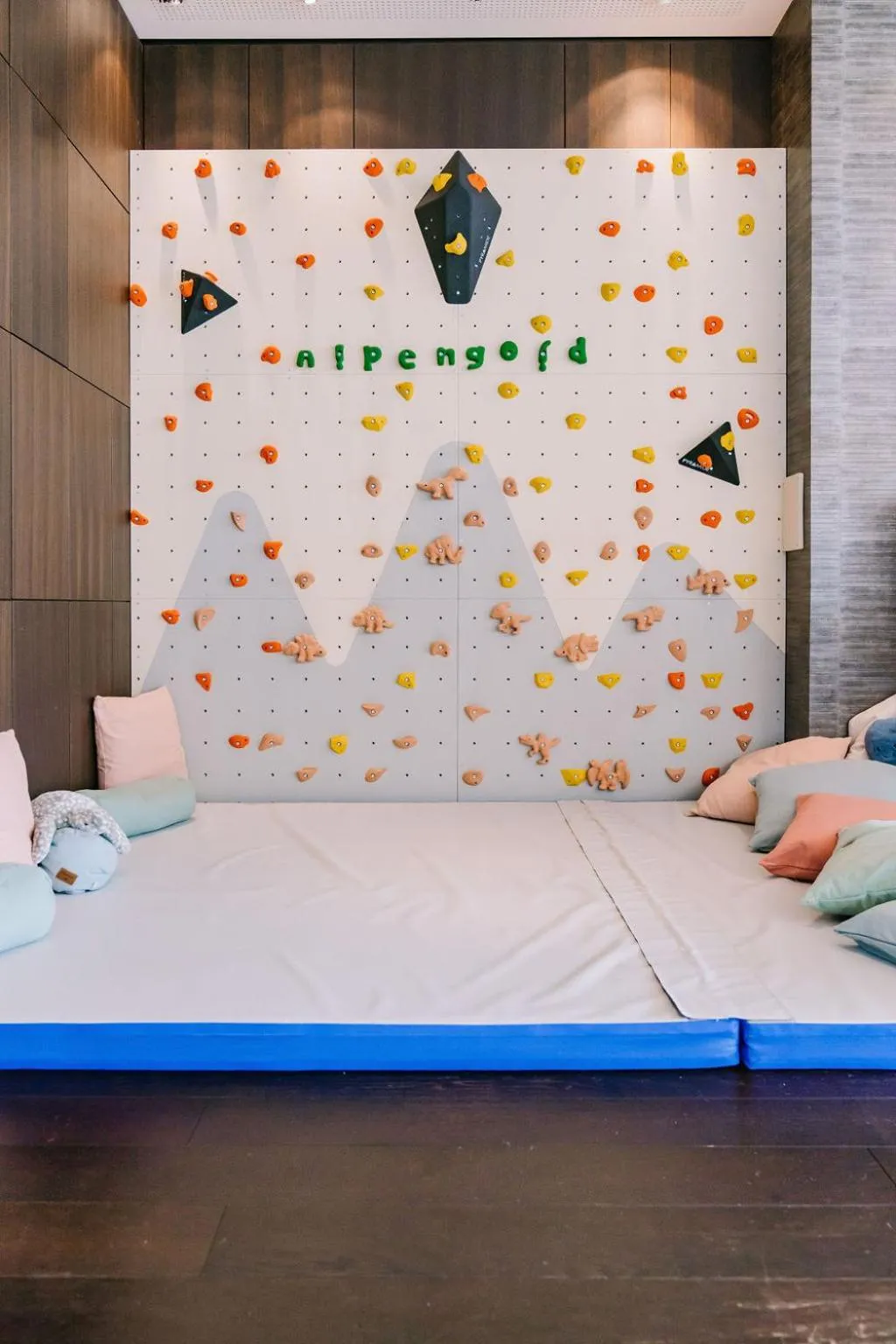 Kids's club, Bed in AlpenGold Hotel Davos