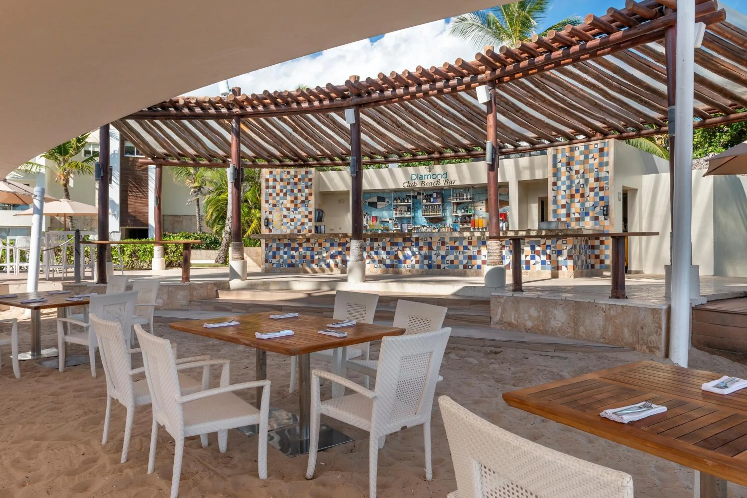 Lounge or bar in Royalton Punta Cana, An Autograph Collection All-Inclusive Resort & Casino