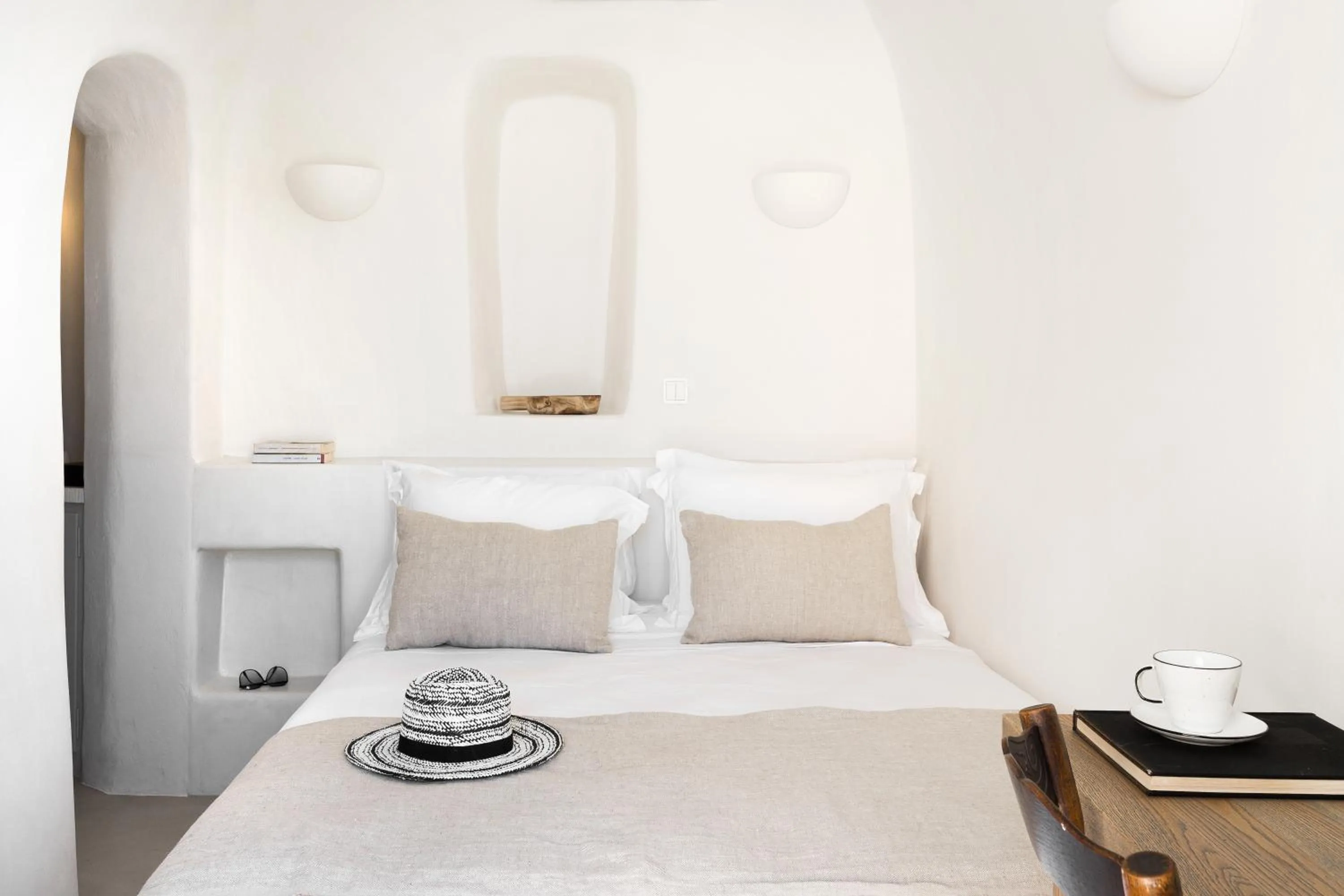 Bedroom, Bed in Armenaki