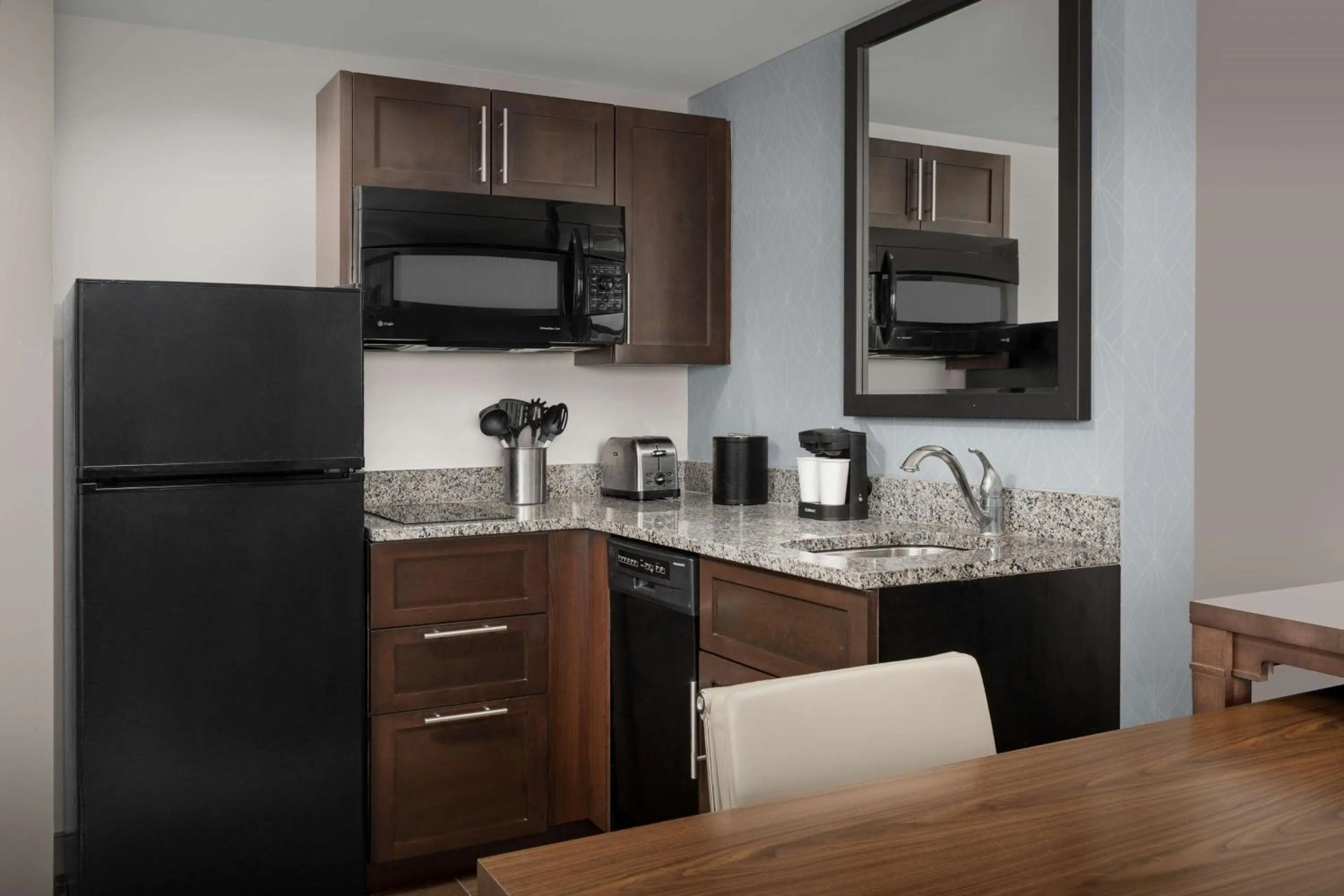 Kitchen or kitchenette in Embassy Suites Springfield