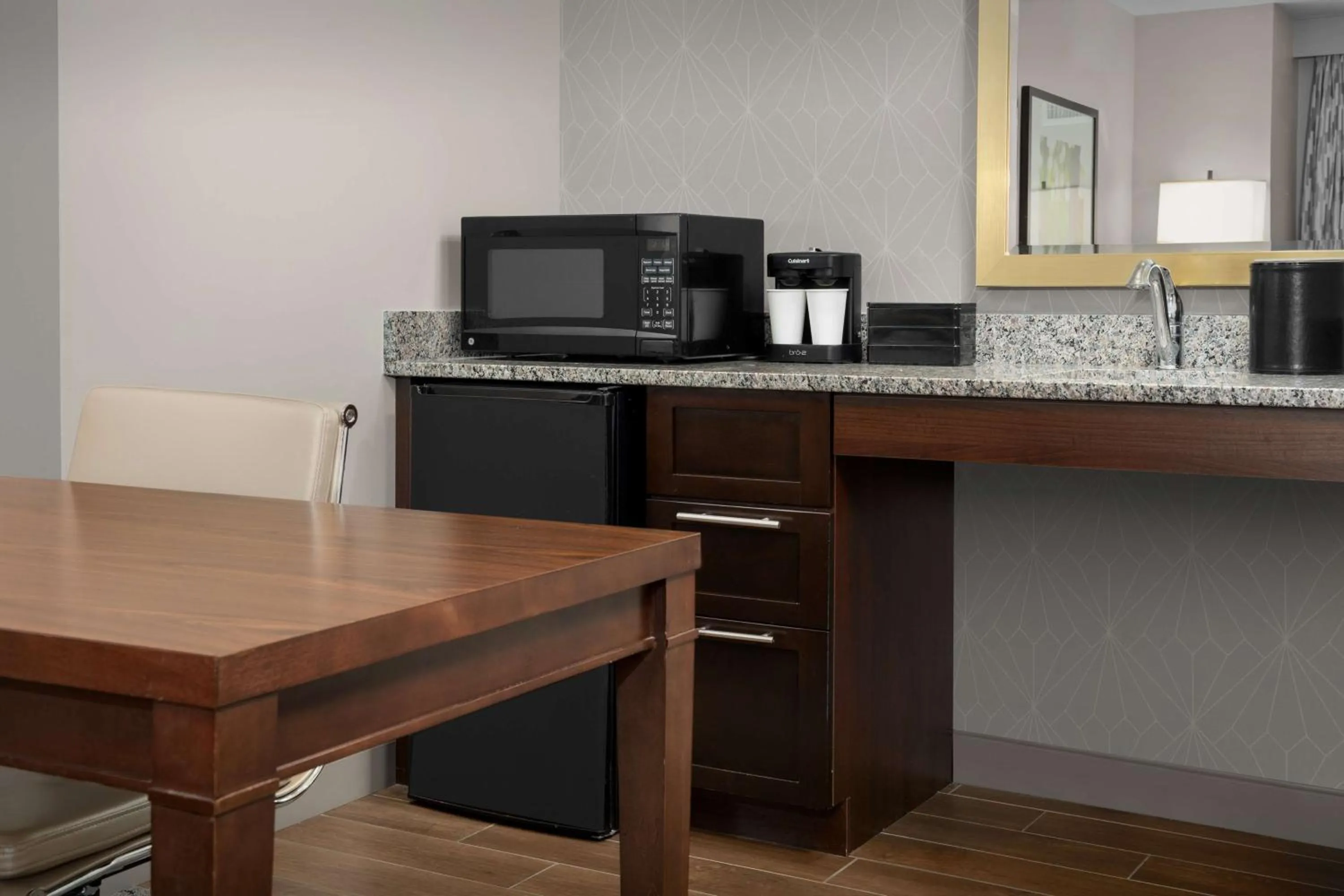 Photo of the whole room in Embassy Suites Springfield