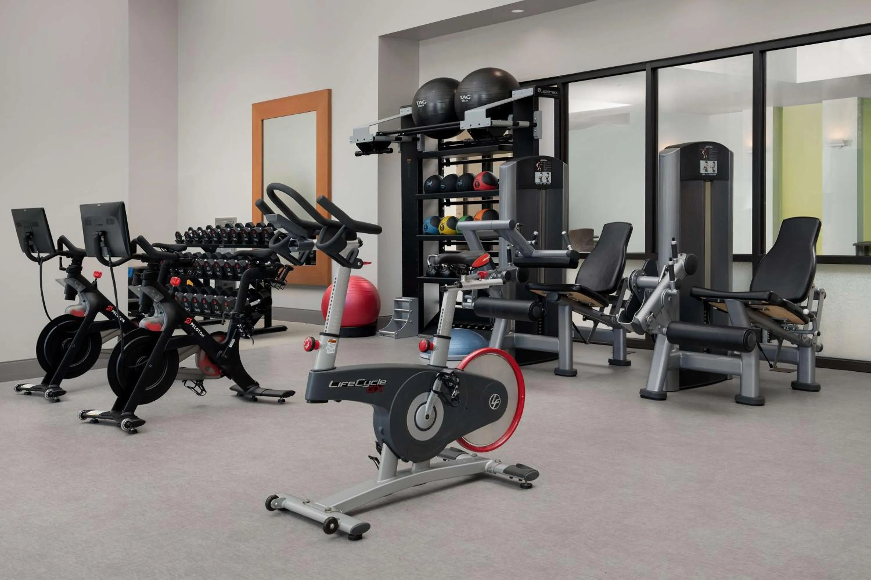 Fitness centre/facilities in Embassy Suites Springfield
