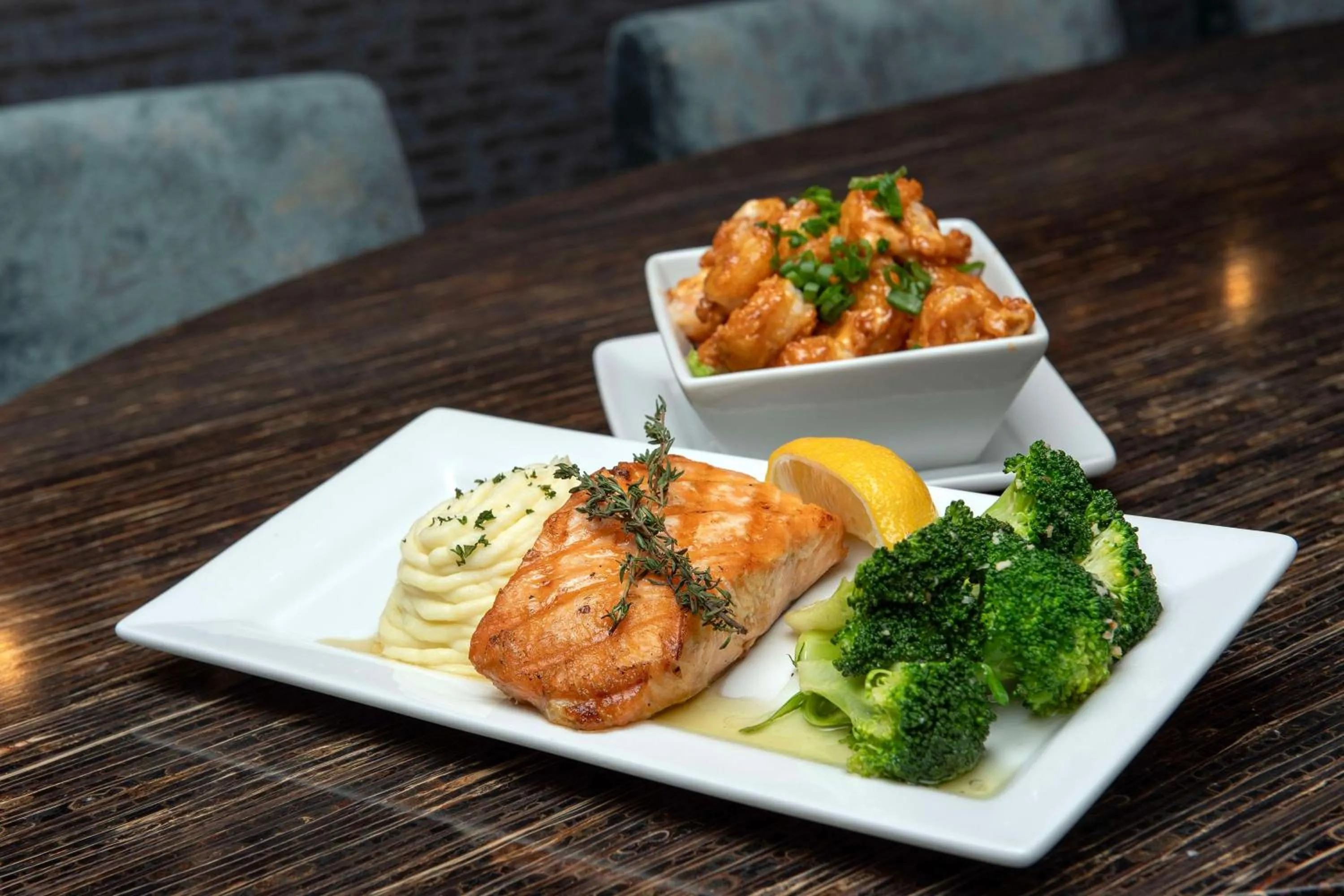 Restaurant/places to eat in Embassy Suites Springfield