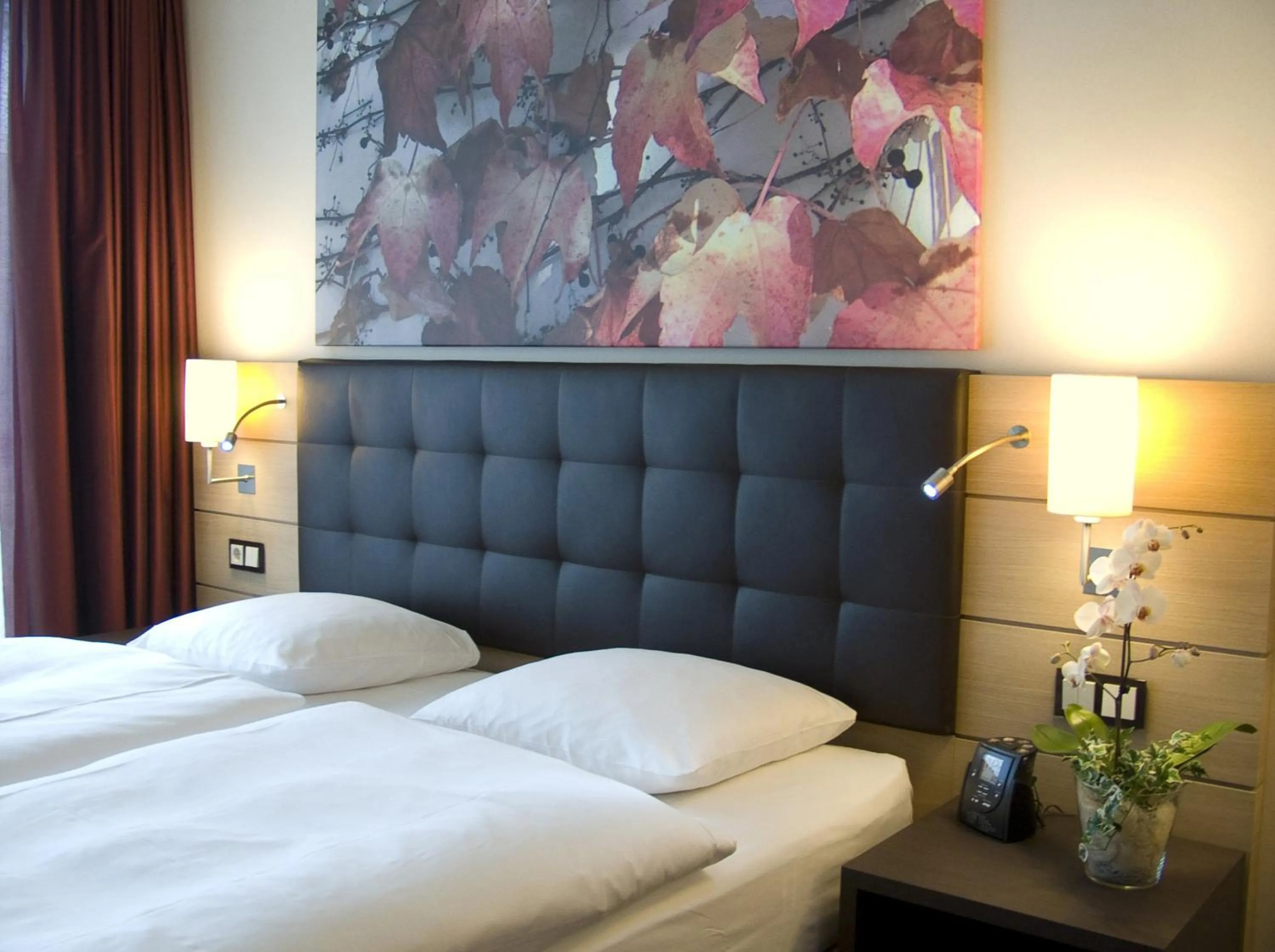 Photo of the whole room, Bed in Hilton Mainz