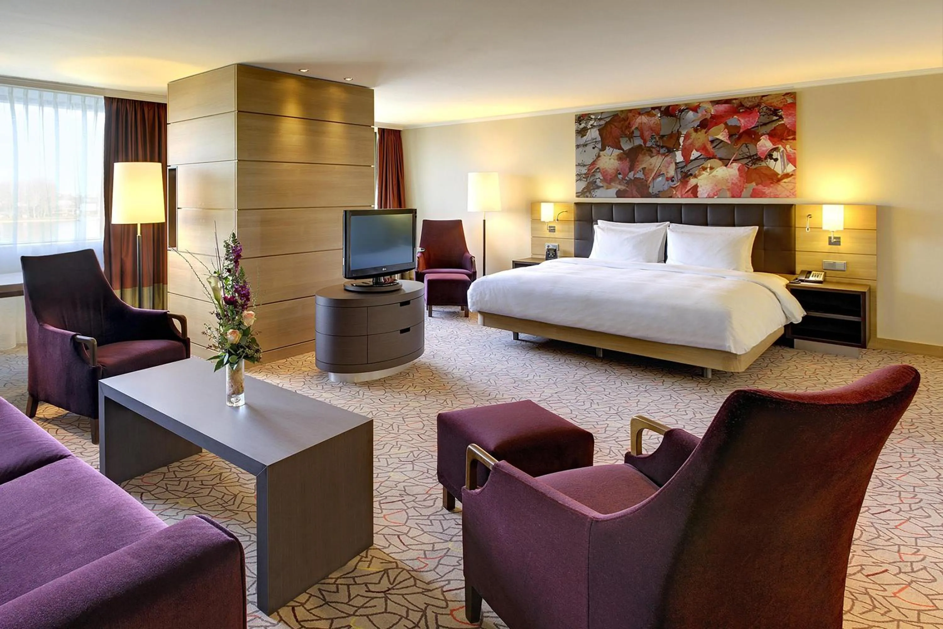 Living room, Bed in Hilton Mainz