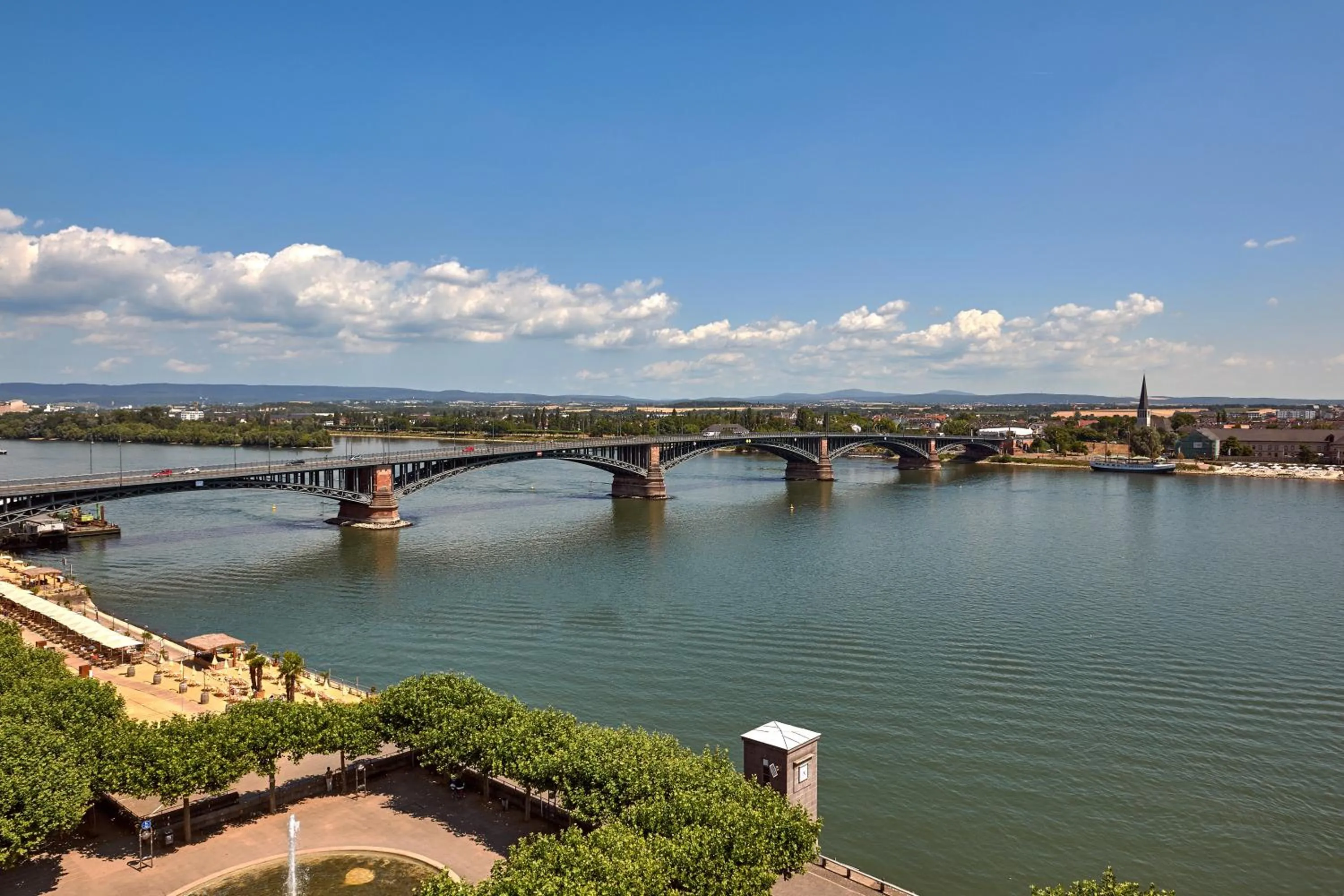 River view in Hilton Mainz