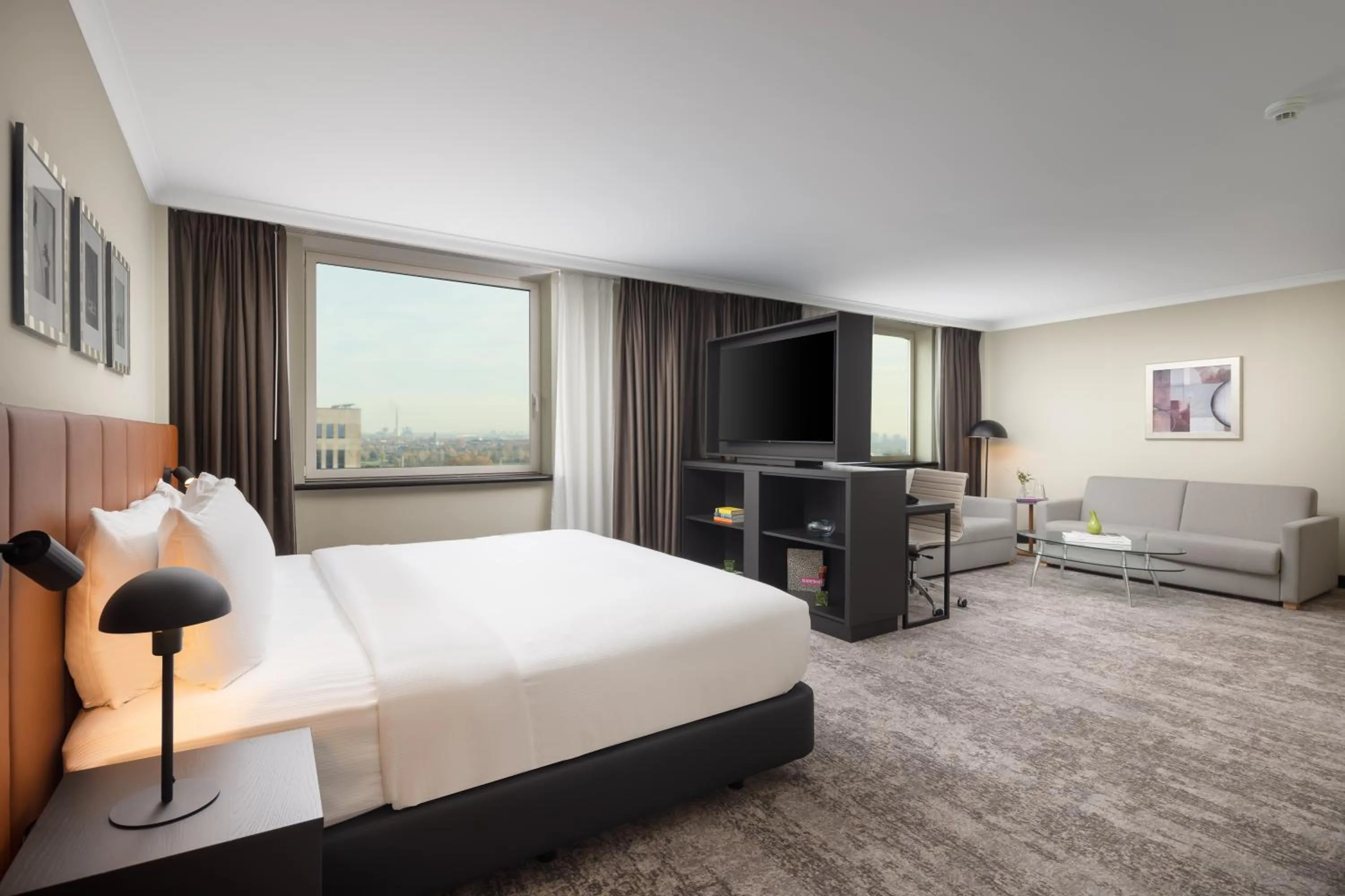 Bedroom, Bed in Hilton Düsseldorf