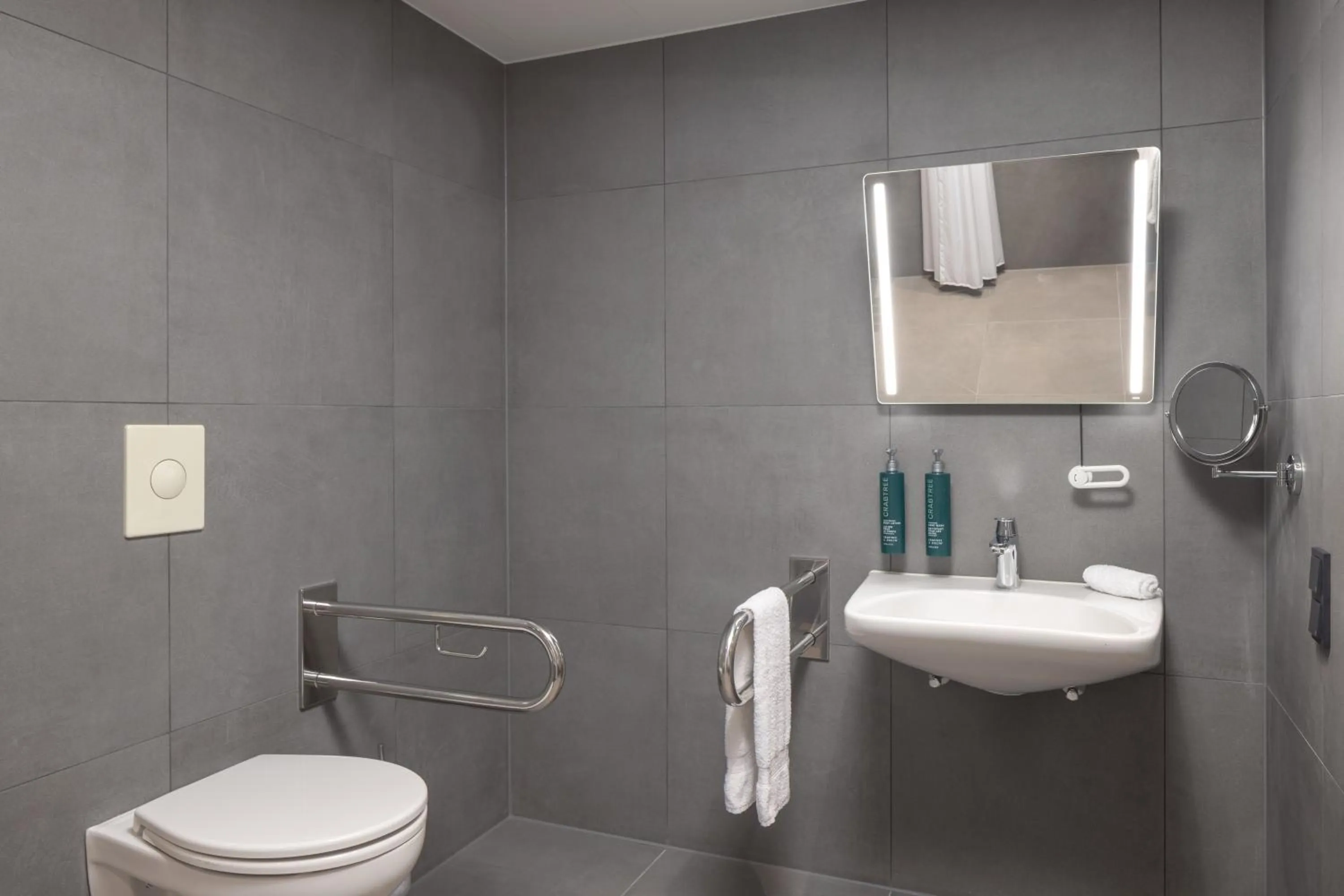 Bathroom in Hilton Düsseldorf