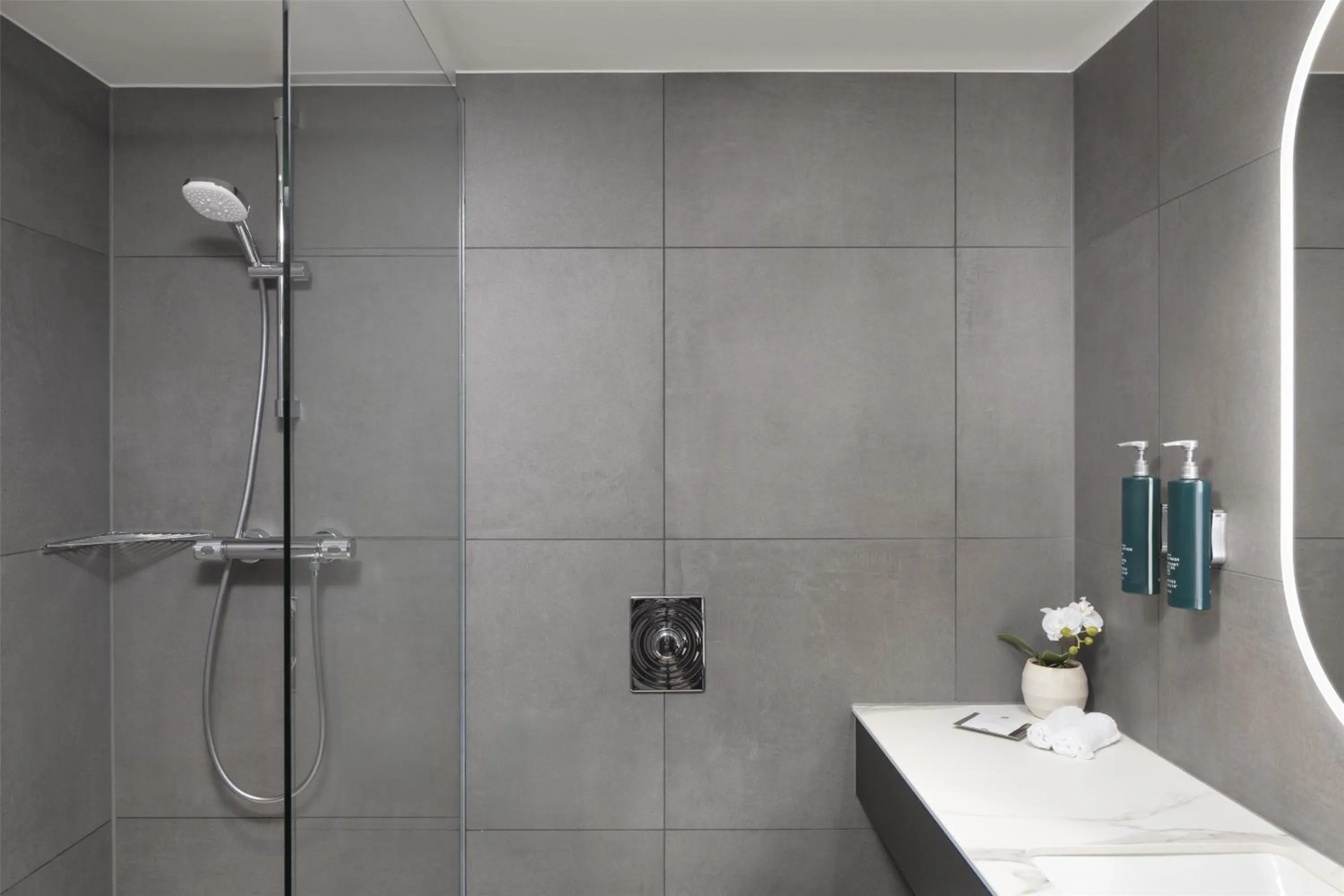 Bathroom in Hilton Düsseldorf