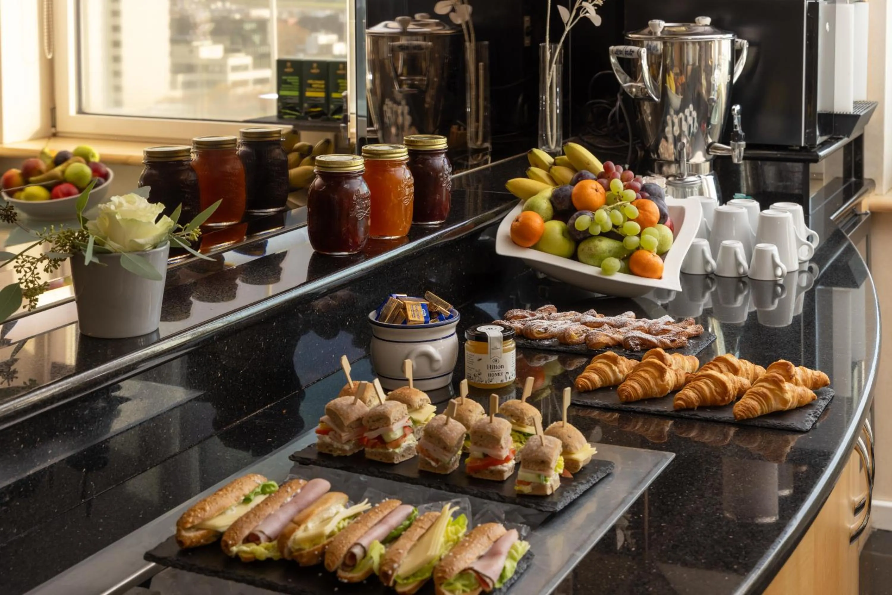 Lounge or bar in Hilton Düsseldorf