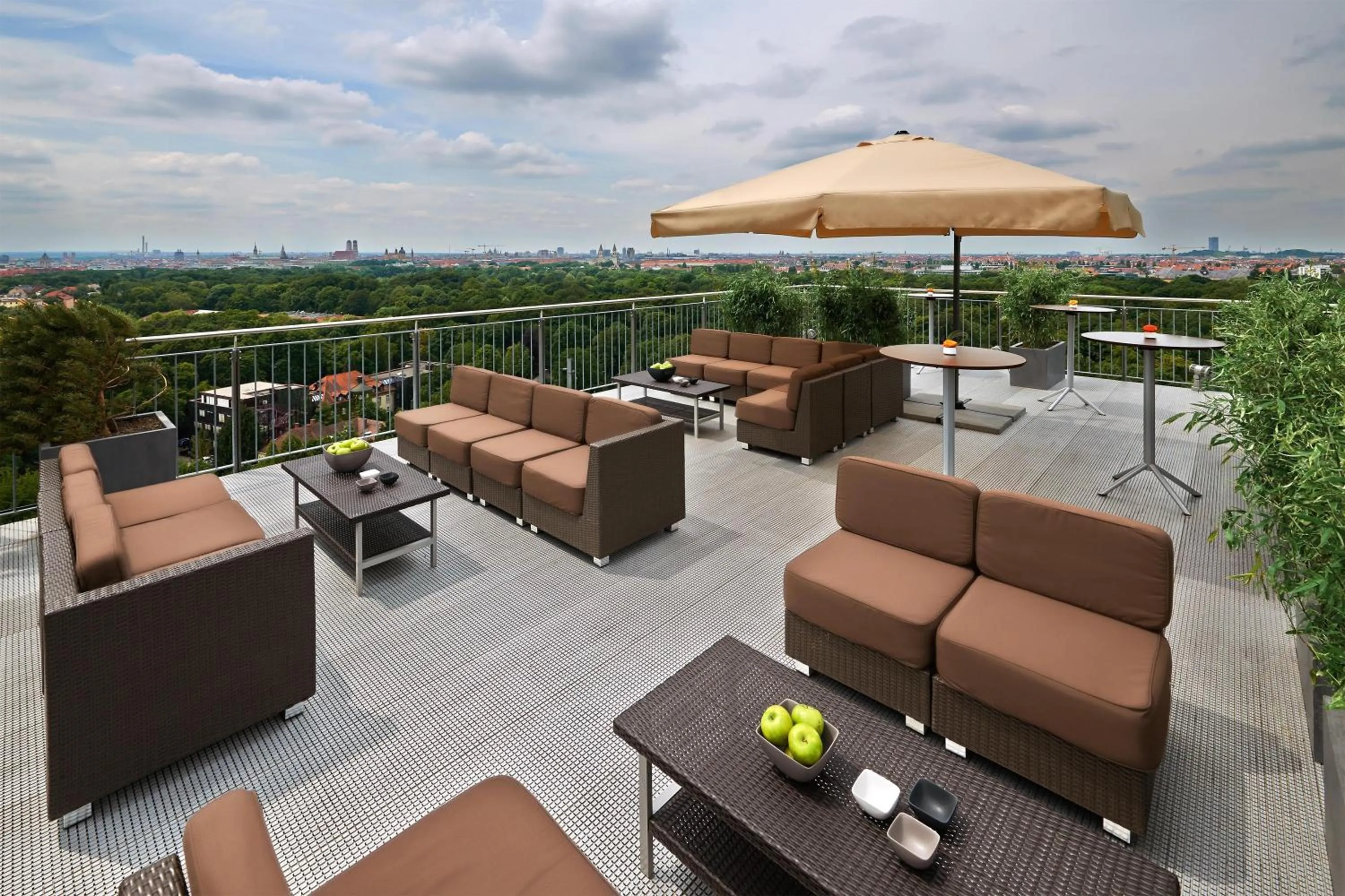 Lounge or bar in Hilton Munich Park