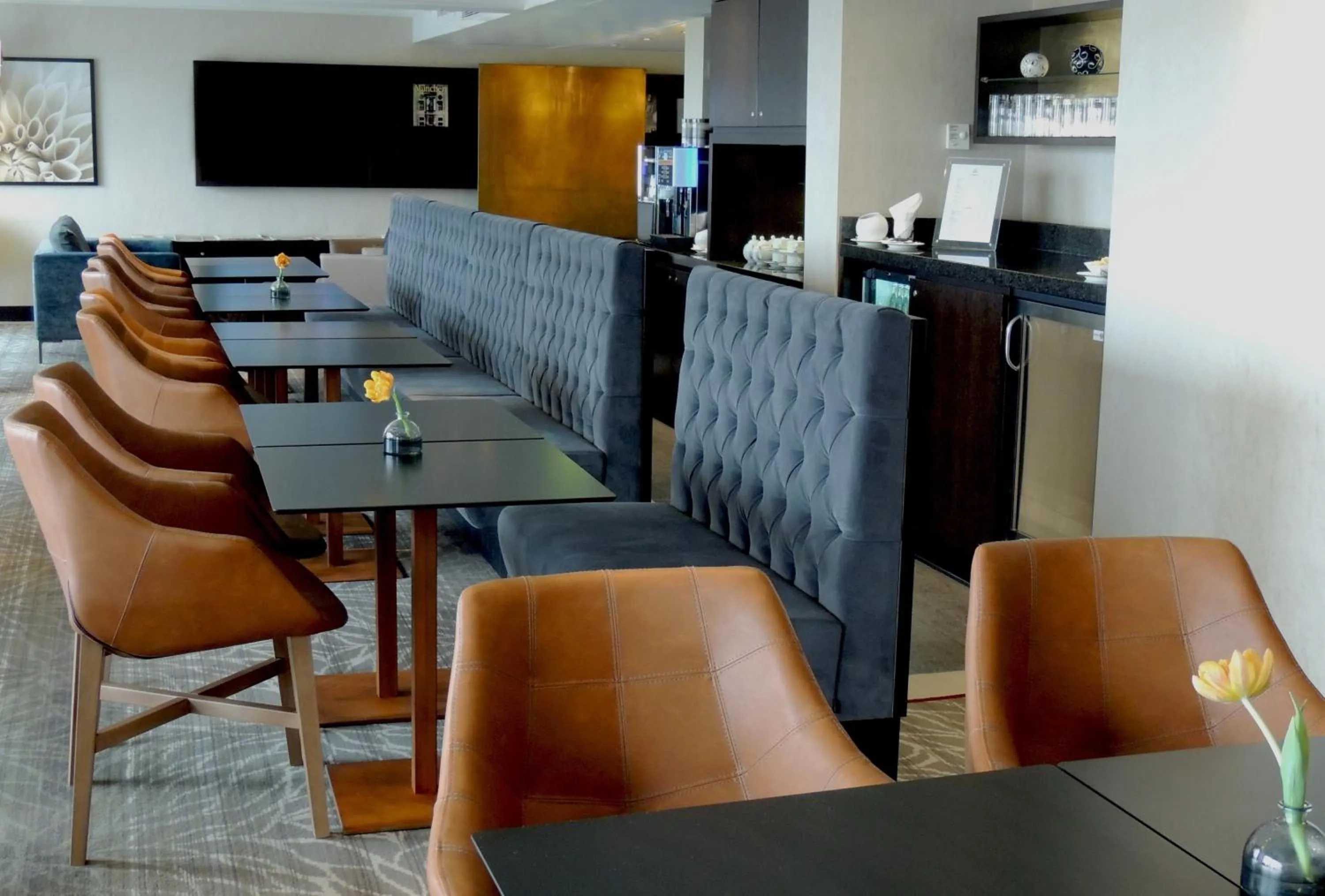 Lounge or bar in Hilton Munich Park