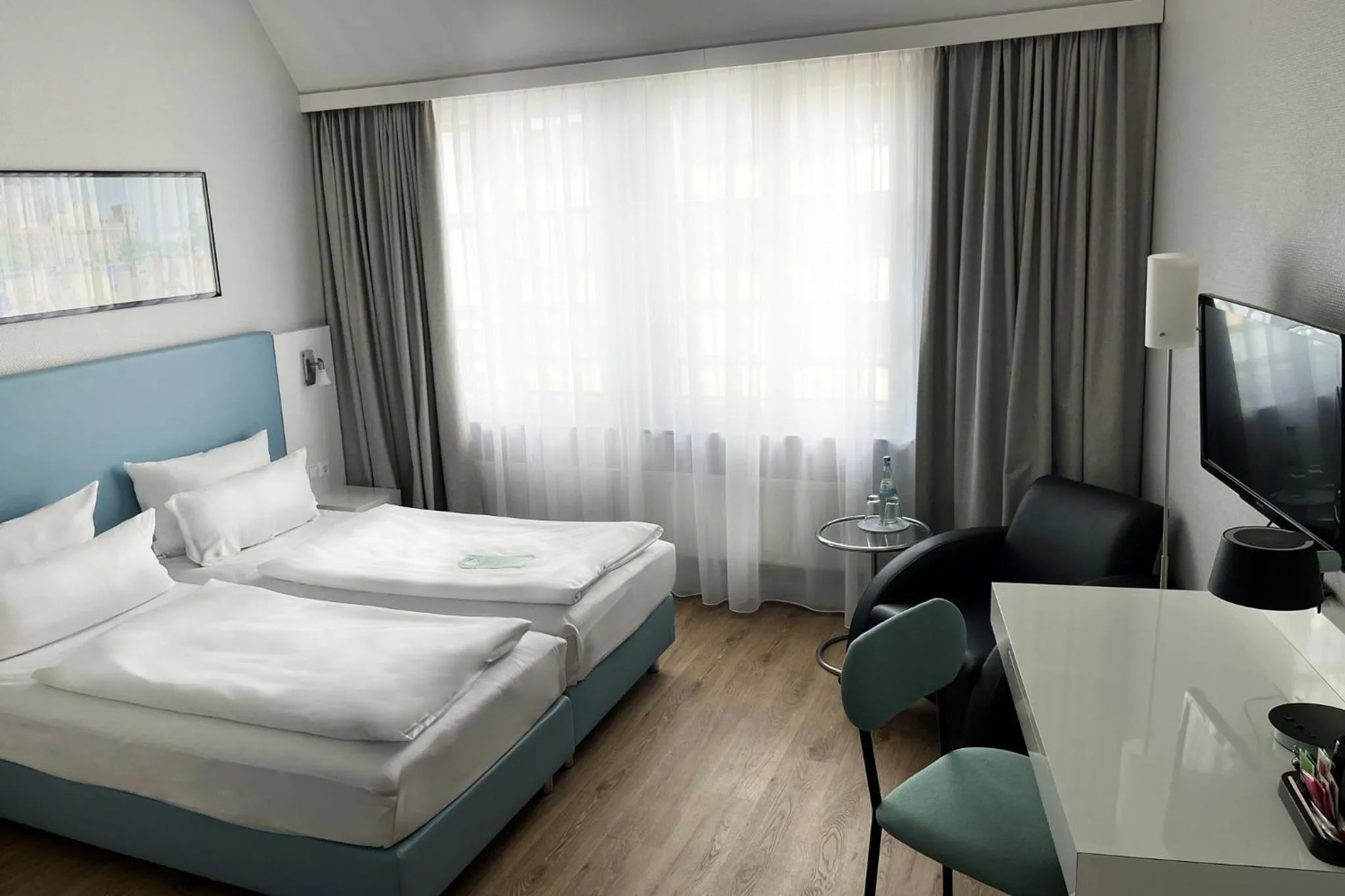 Photo of the whole room, Bed in Garner Hotel Berlin - Checkpoint Charlie by IHG