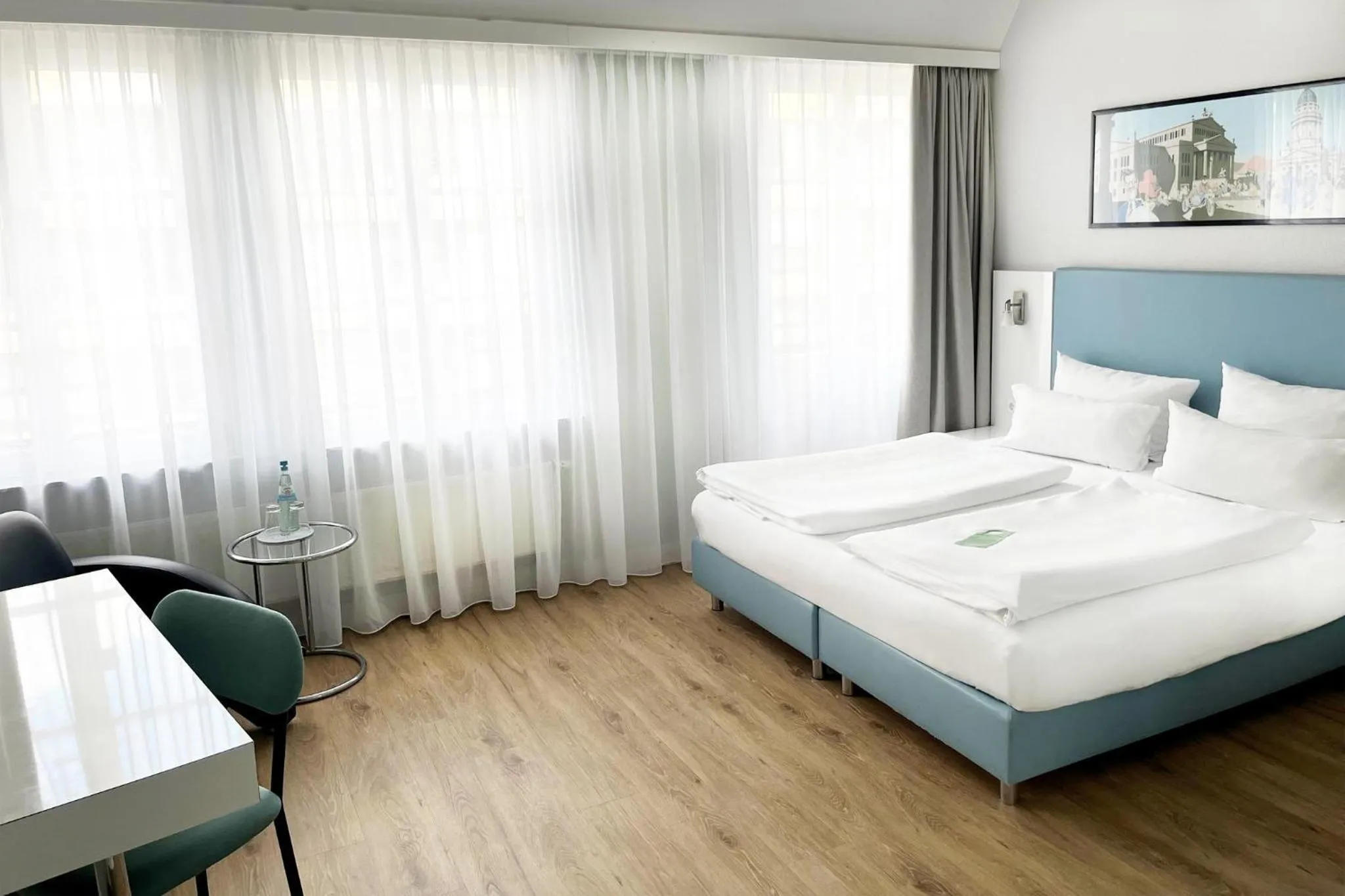 Photo of the whole room, Bed in Garner Hotel Berlin - Checkpoint Charlie by IHG